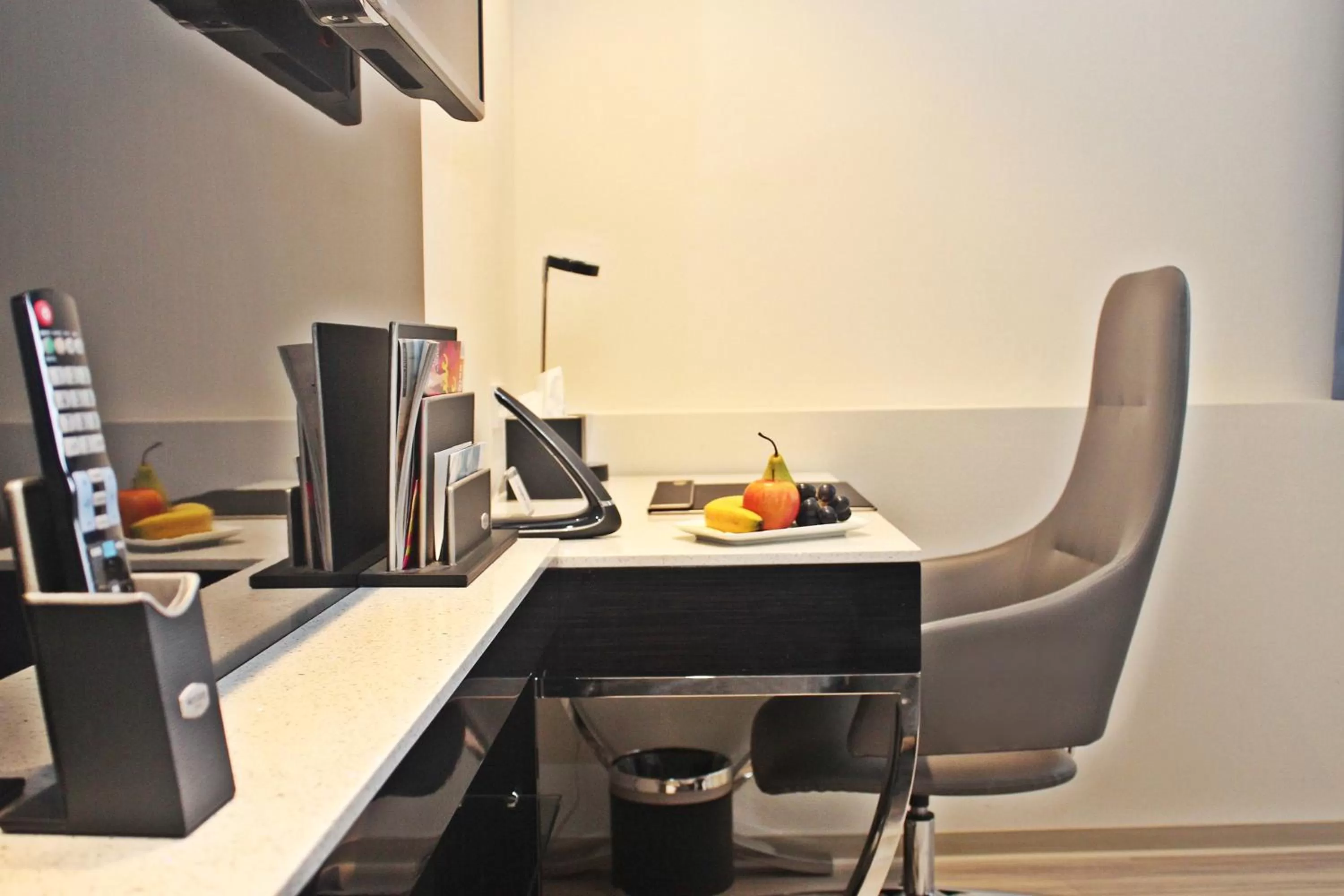 Photo of the whole room in Mercure Hotel Kaiserhof City Center