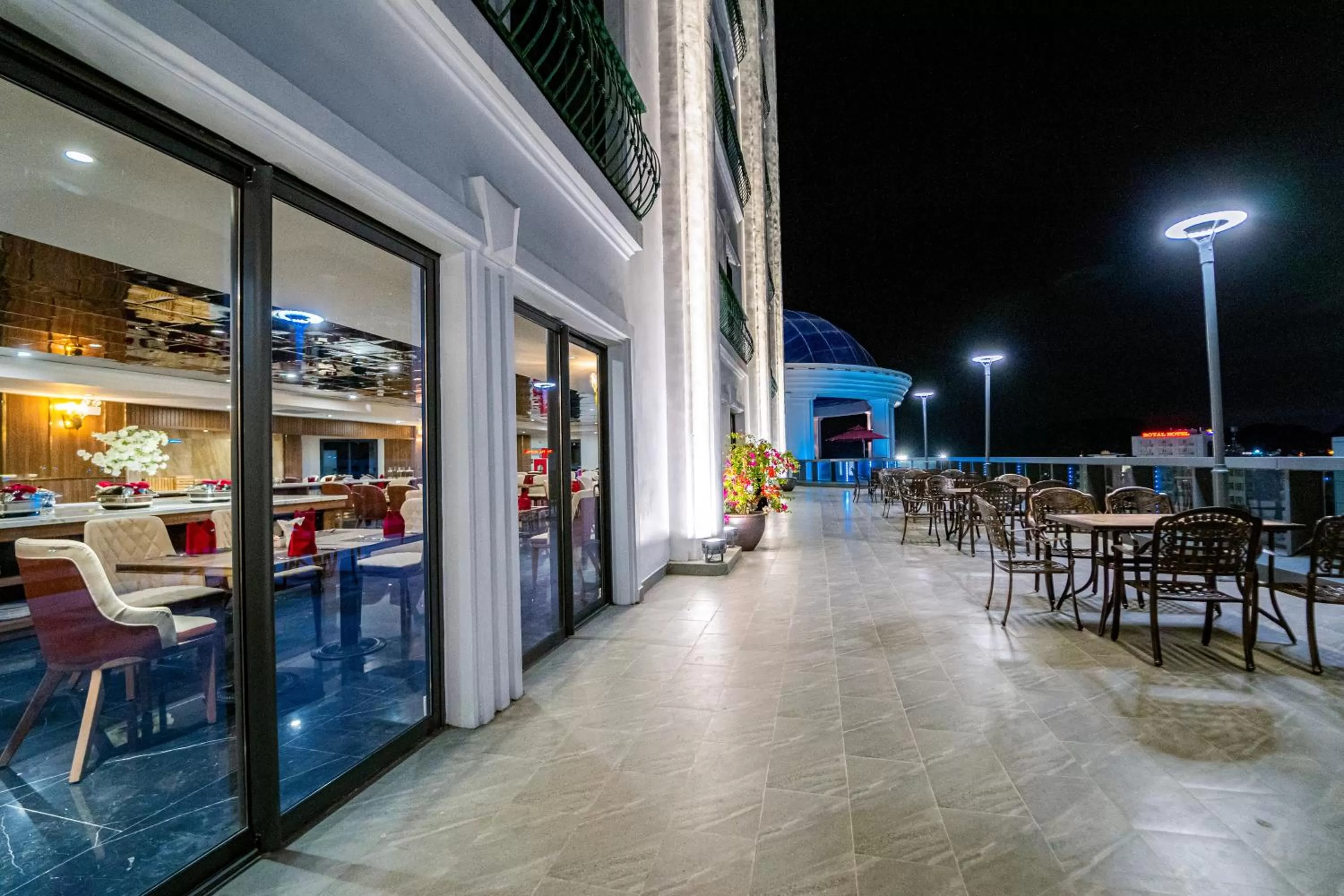 Restaurant/places to eat in Paddington Hotel Halong Bayview