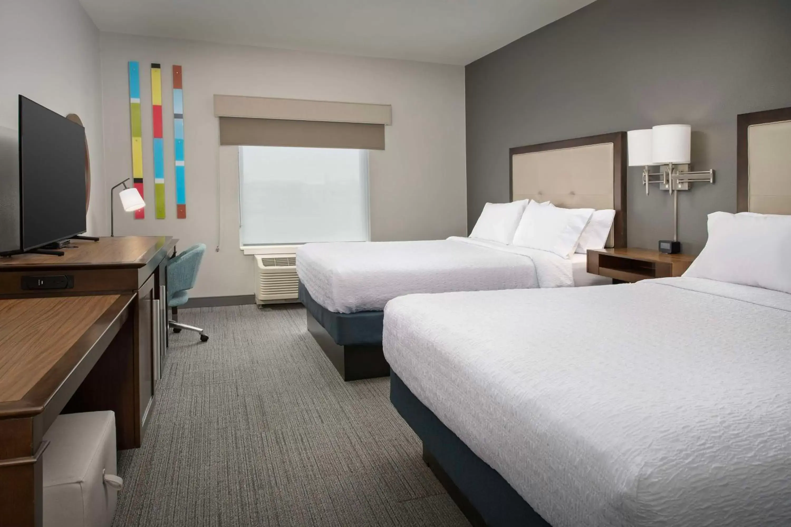 Bed in Hampton Inn & Suites Portland/Hillsboro-Evergreen Park