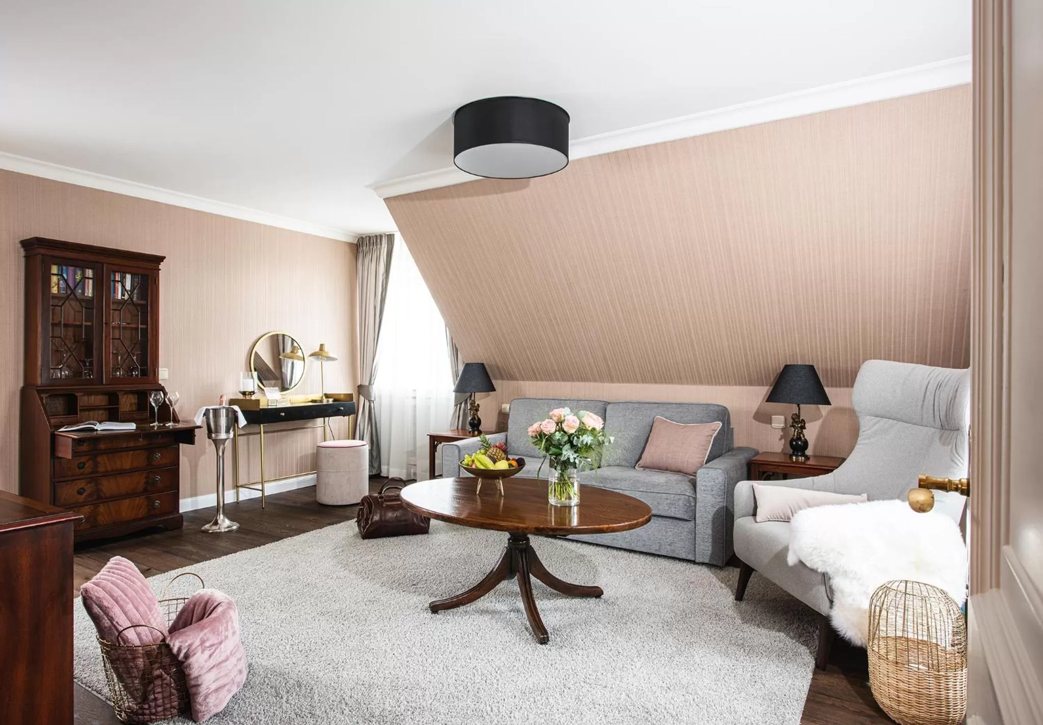 Living room, Bed in Althoff Hotel Fürstenhof