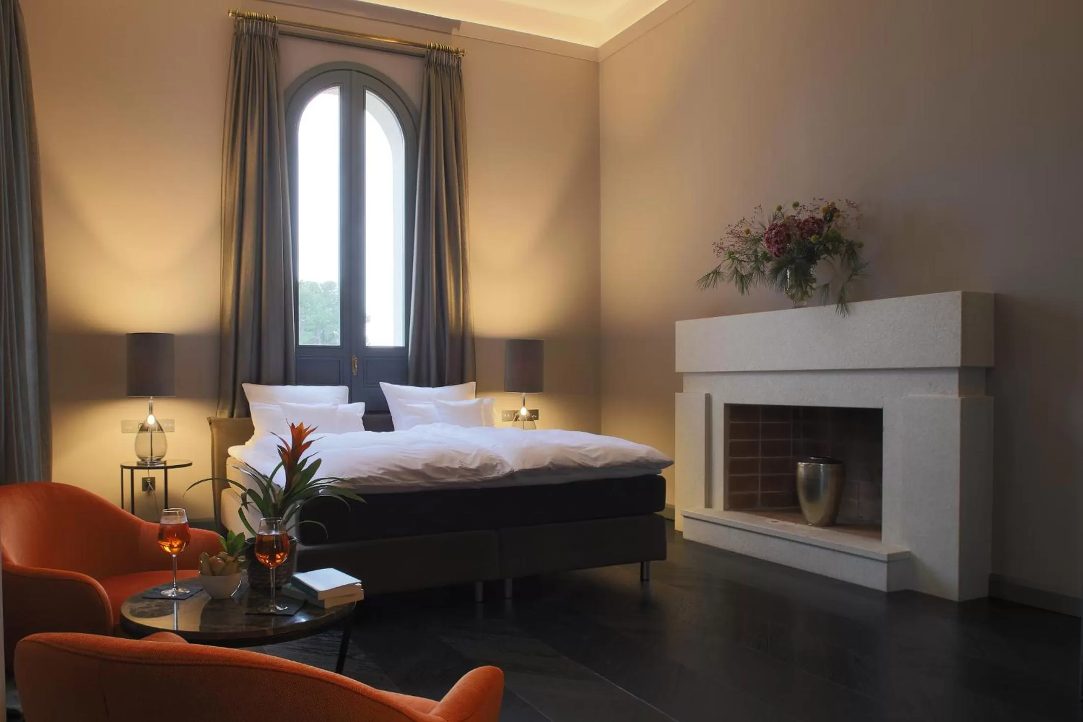 Photo of the whole room, Bed in Sa Suites