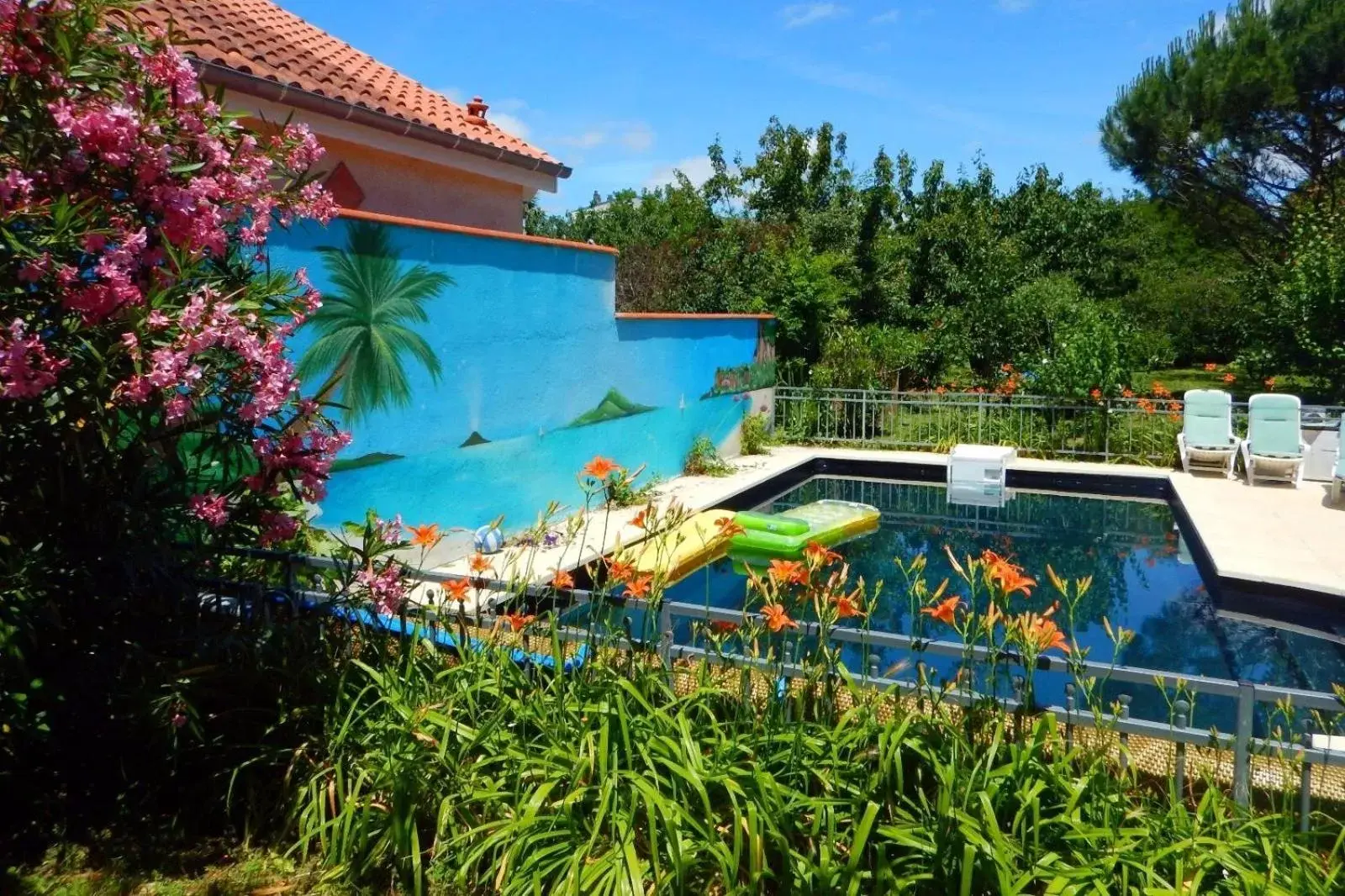 Swimming Pool in 2 chambres et salle de bain un oasis de bien être Piscine