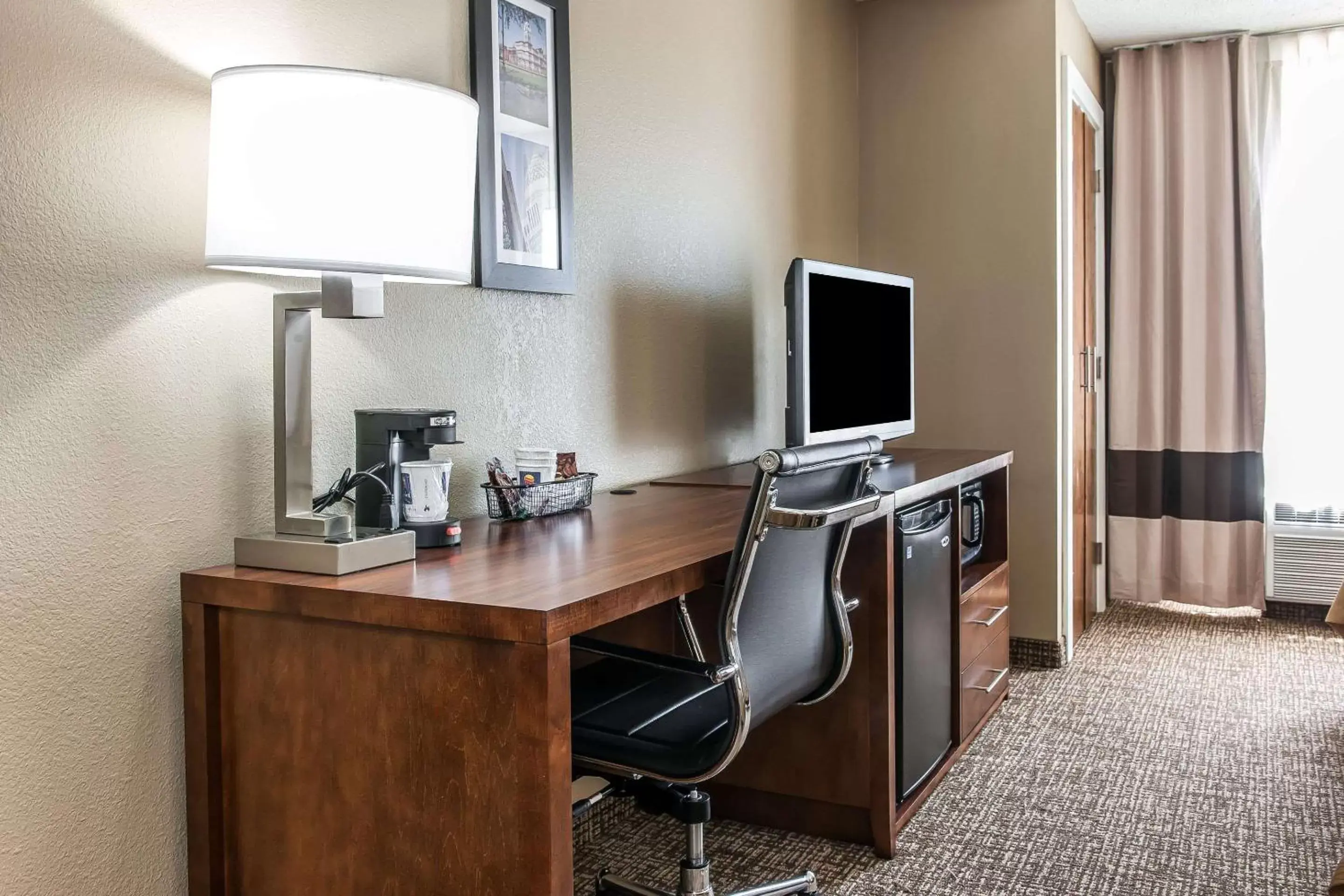 Photo of the whole room, TV/Entertainment Center in Comfort Inn & Suites Mount Sterling