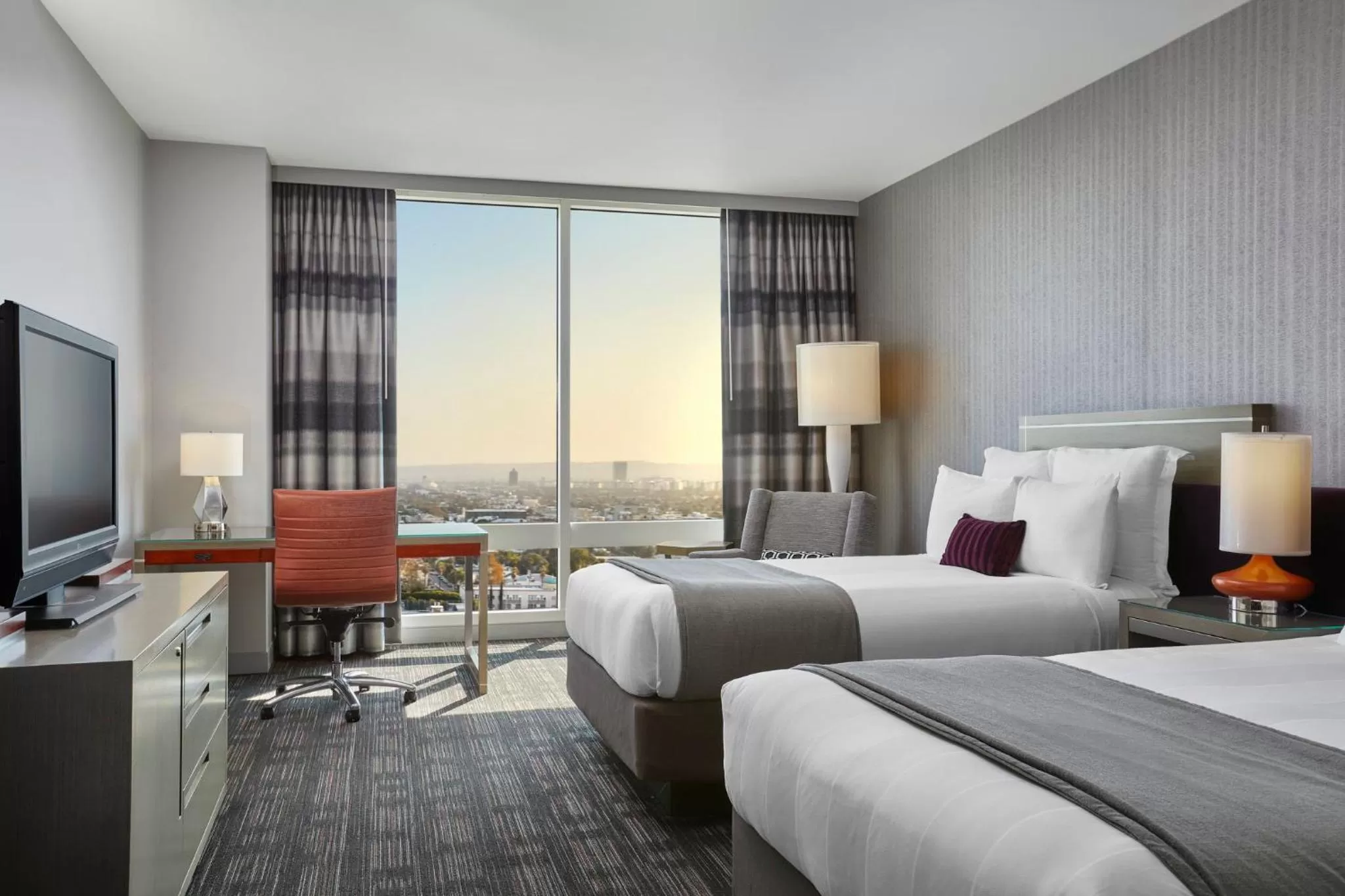 Photo of the whole room, Bed in Loews Hollywood Hotel