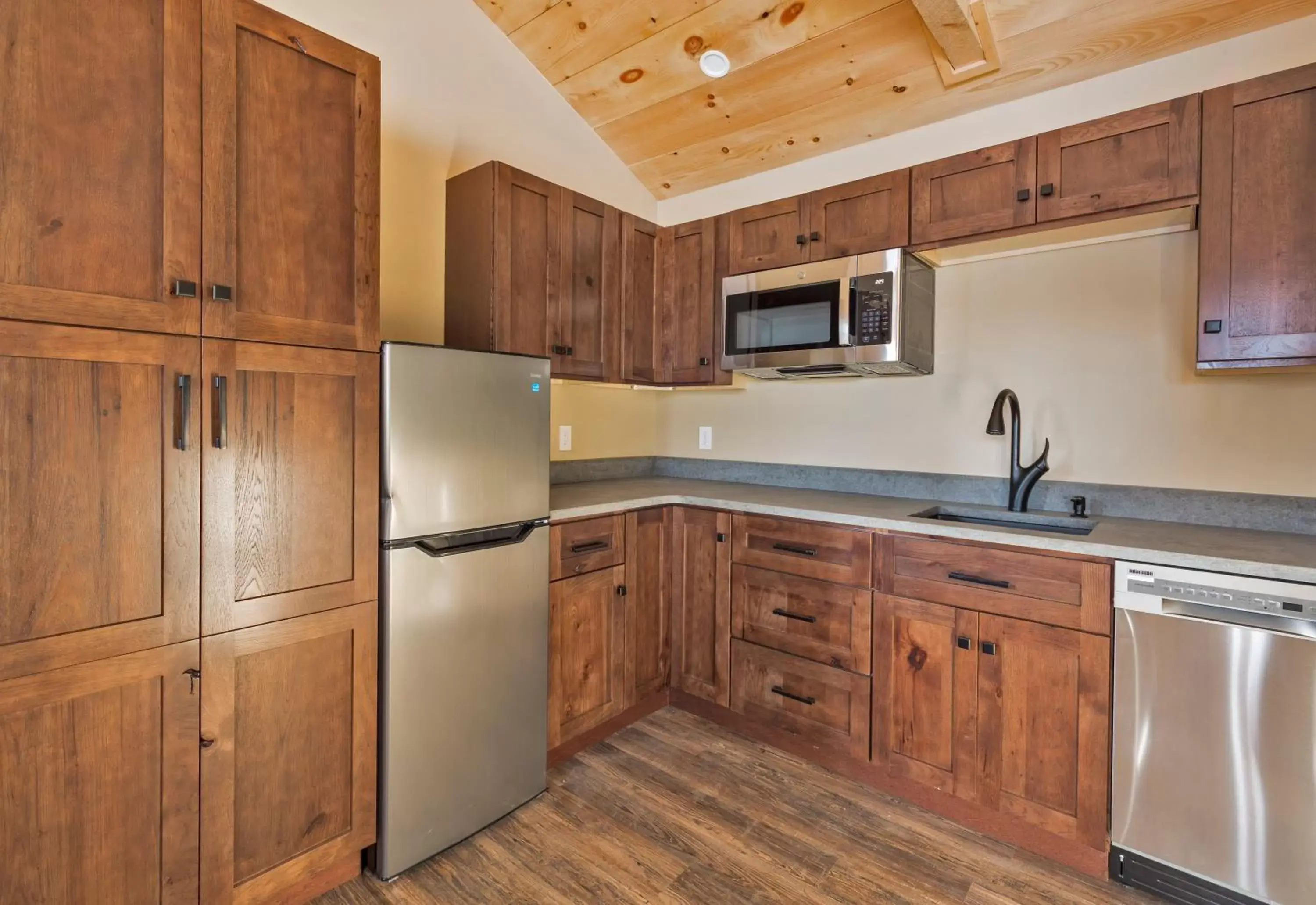 Kitchen/Kitchenette in The Lodge by Sunapee Stays