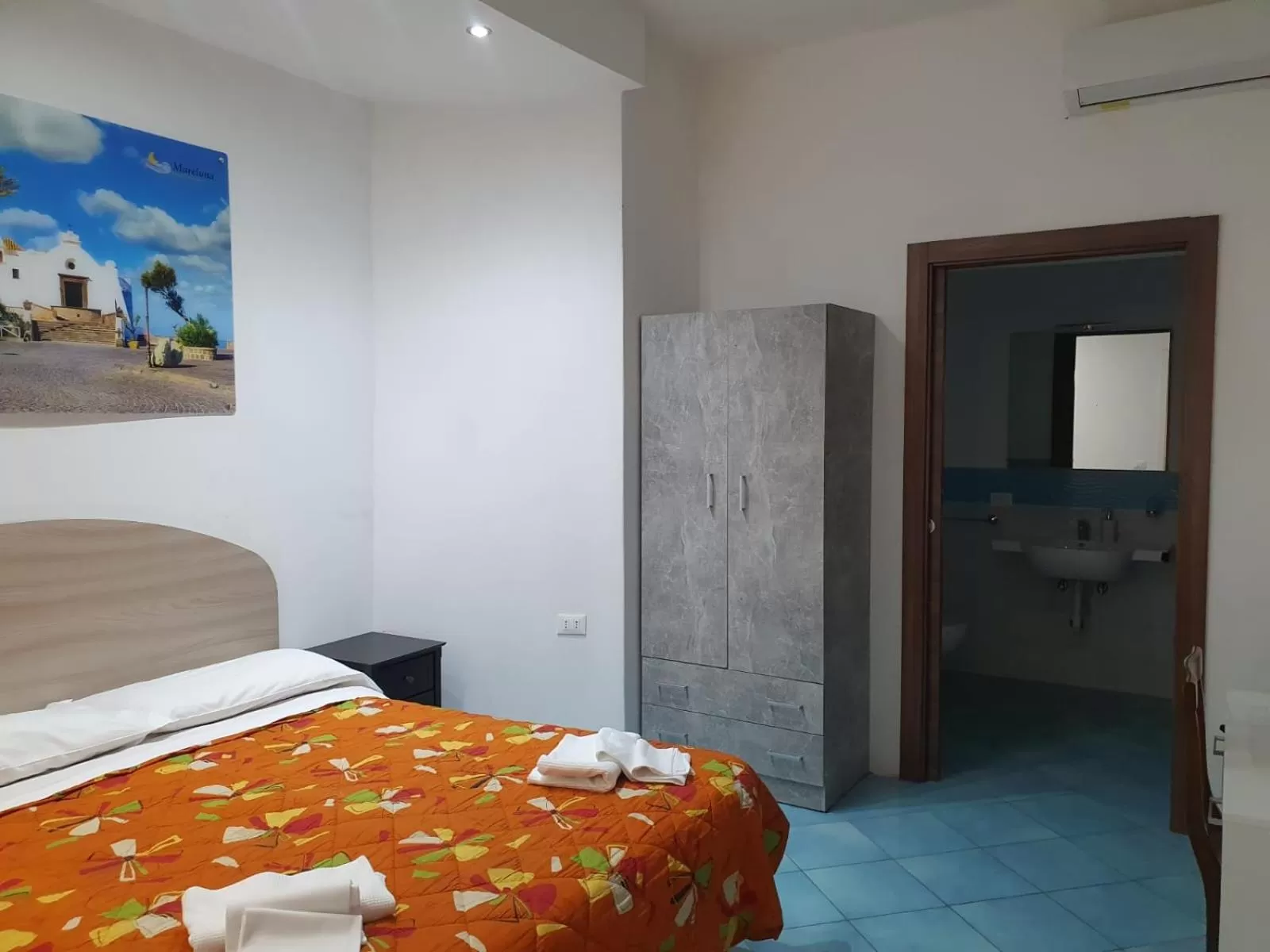 Bedroom, Bed in Hotel Mareluna Ischia