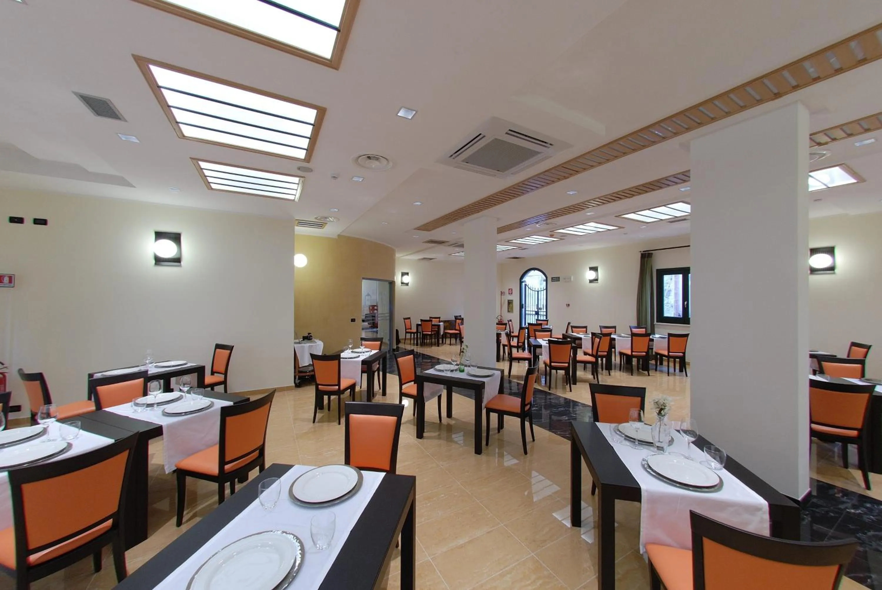 Restaurant/places to eat in Cerri Hotel
