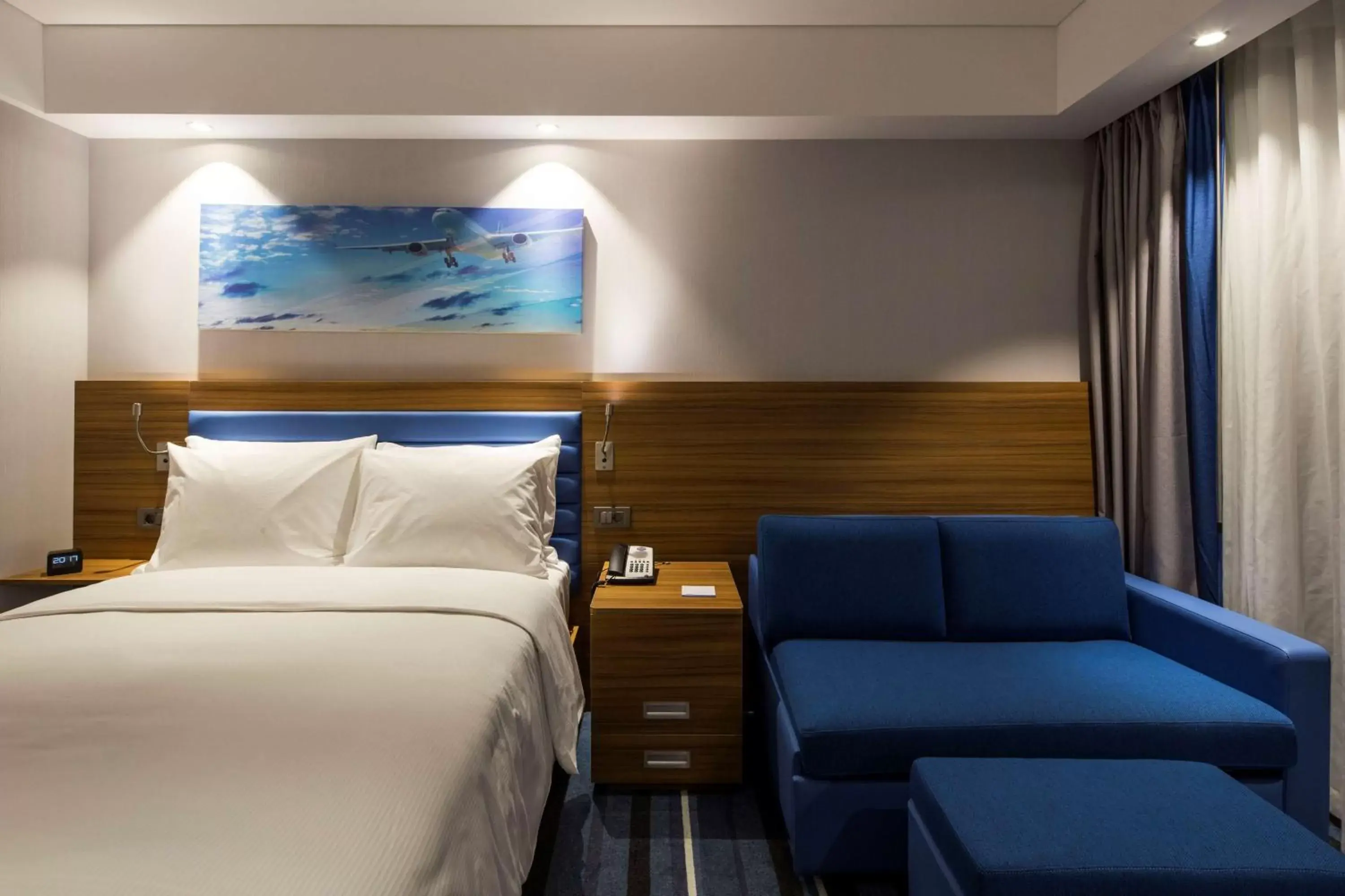 Living room, Bed in Hampton by Hilton Istanbul Kurtkoy
