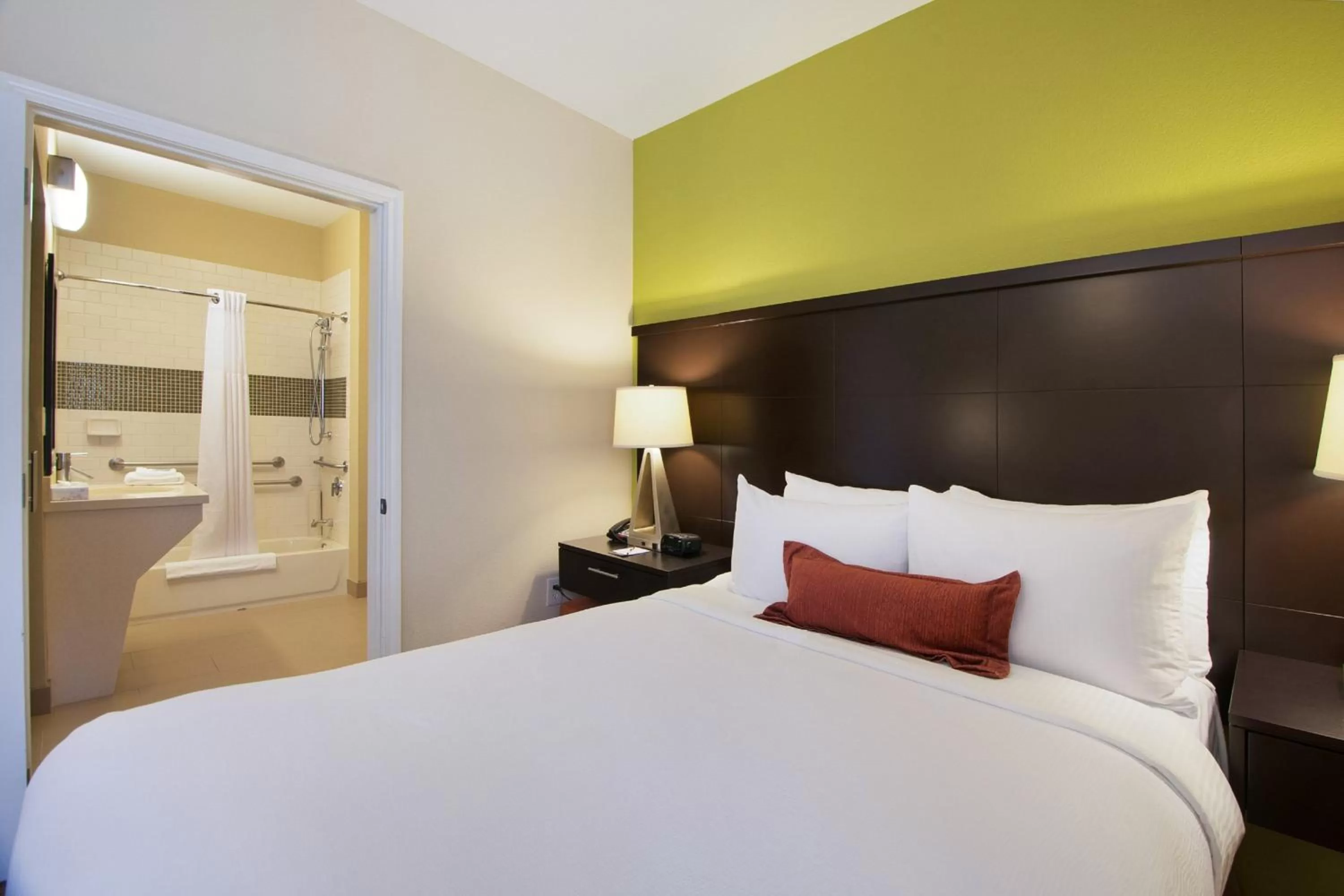 Photo of the whole room, Bed in Staybridge Suites Longview by IHG