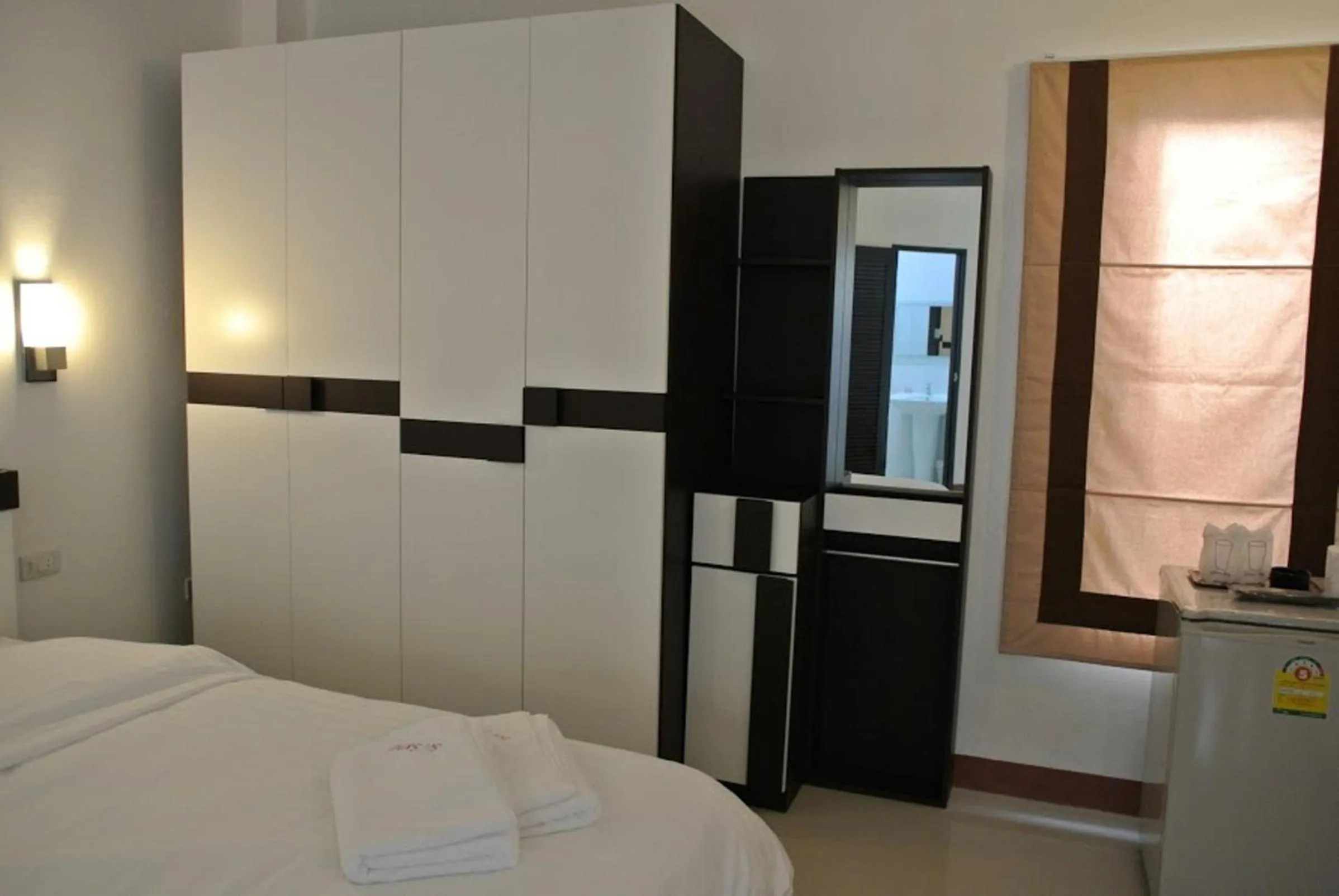 Communal lounge/ TV room, Bed in Sri Samui