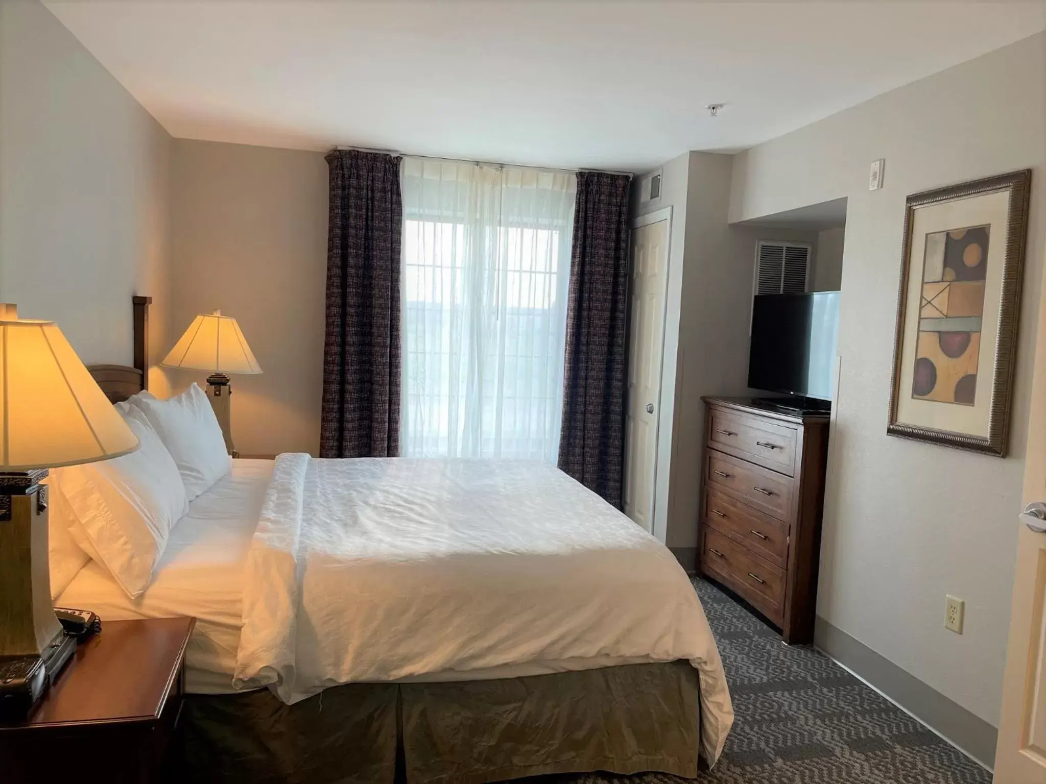 Bedroom, Bed in Staybridge Suites Milwaukee West-Oconomowoc, an IHG Hotel