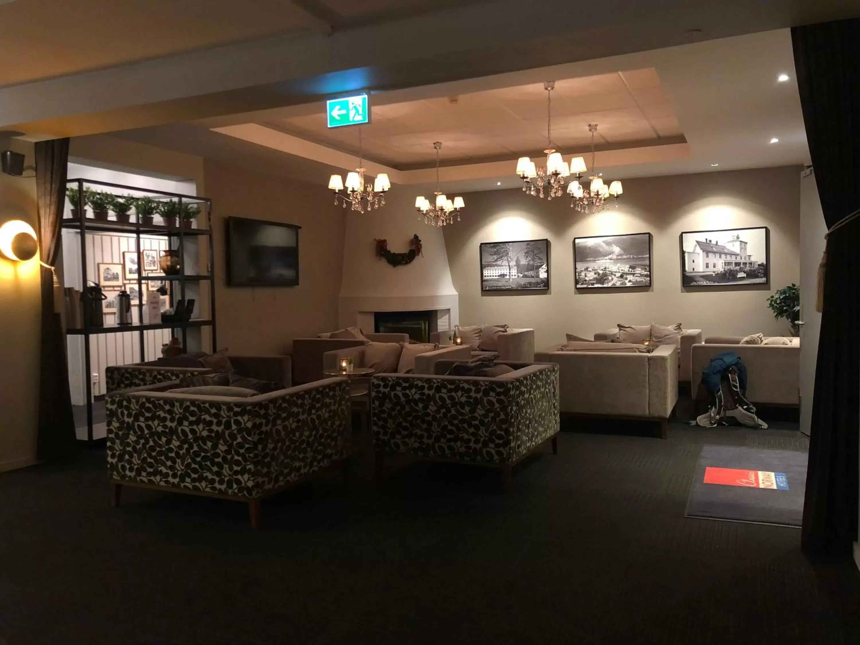 Communal lounge/ TV room, Lobby/Reception in Grand Hotel – by Classic Norway Hotels
