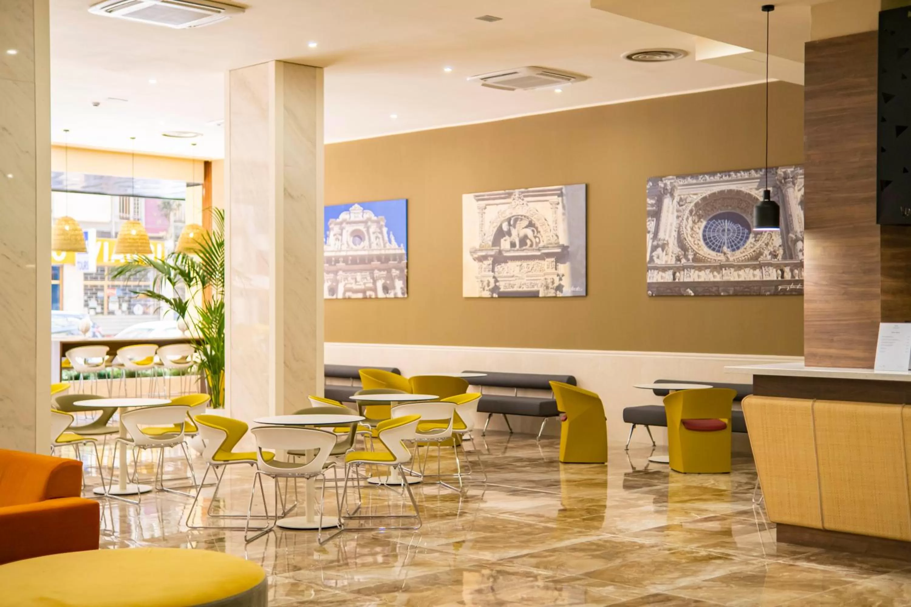 Lobby or reception in Mercure Hotel President Lecce
