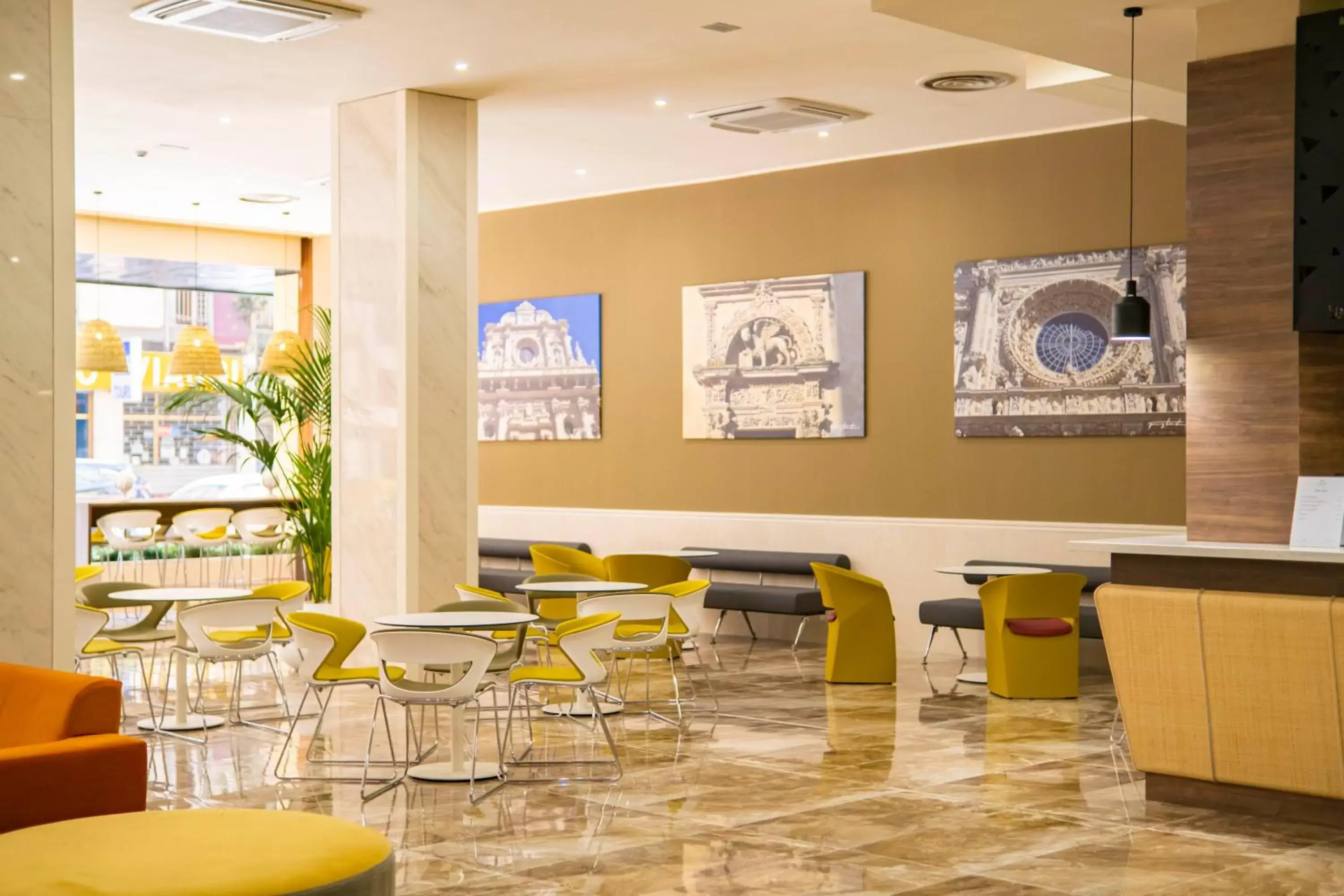 Restaurant/Places to Eat in Mercure Hotel President Lecce