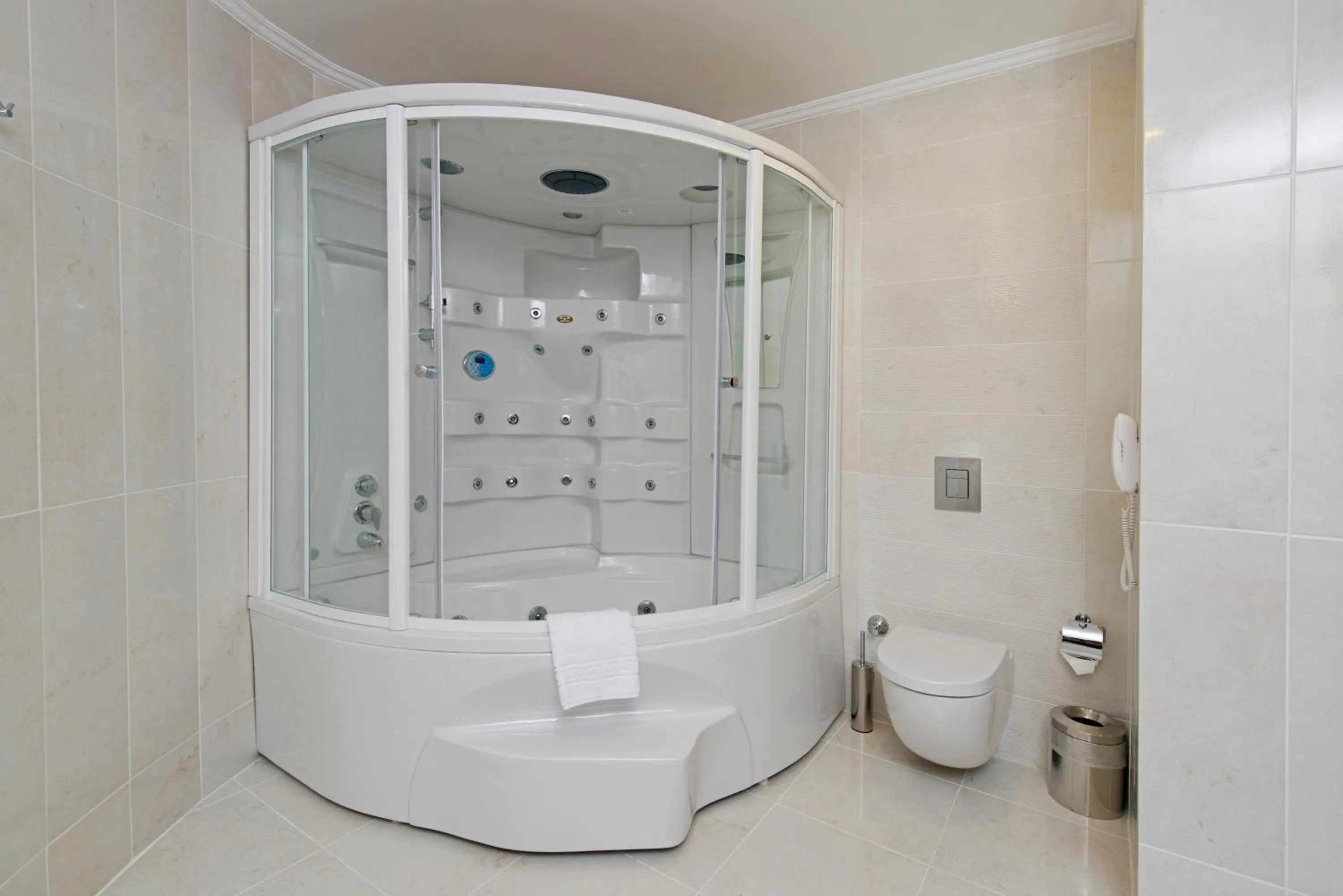 Bathroom in MidMar Deluxe Hotel