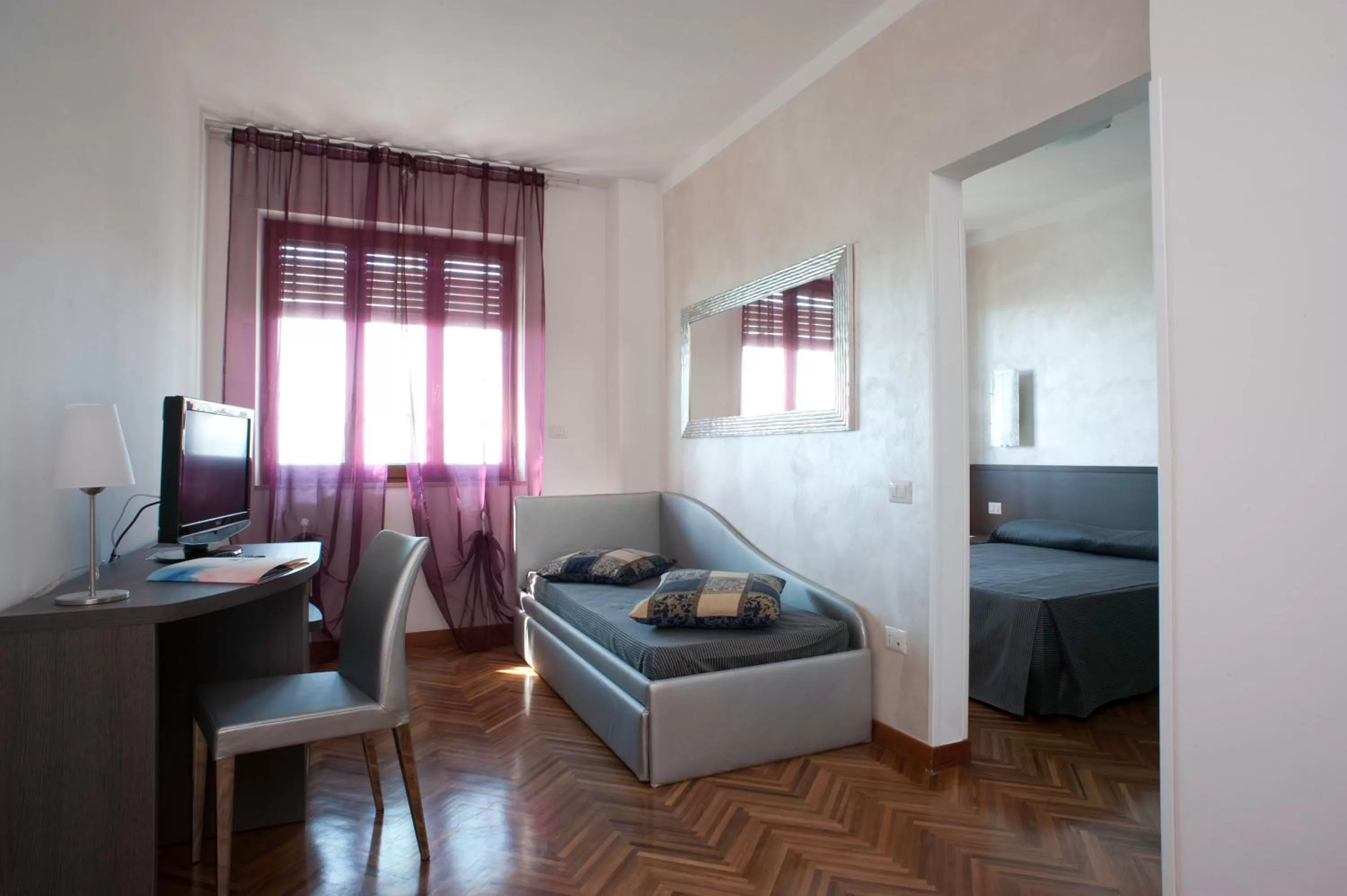 Photo of the whole room, Bed in Hotel Astoria