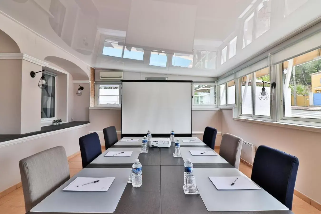 Meeting/conference room in Hotel La Tuiliere