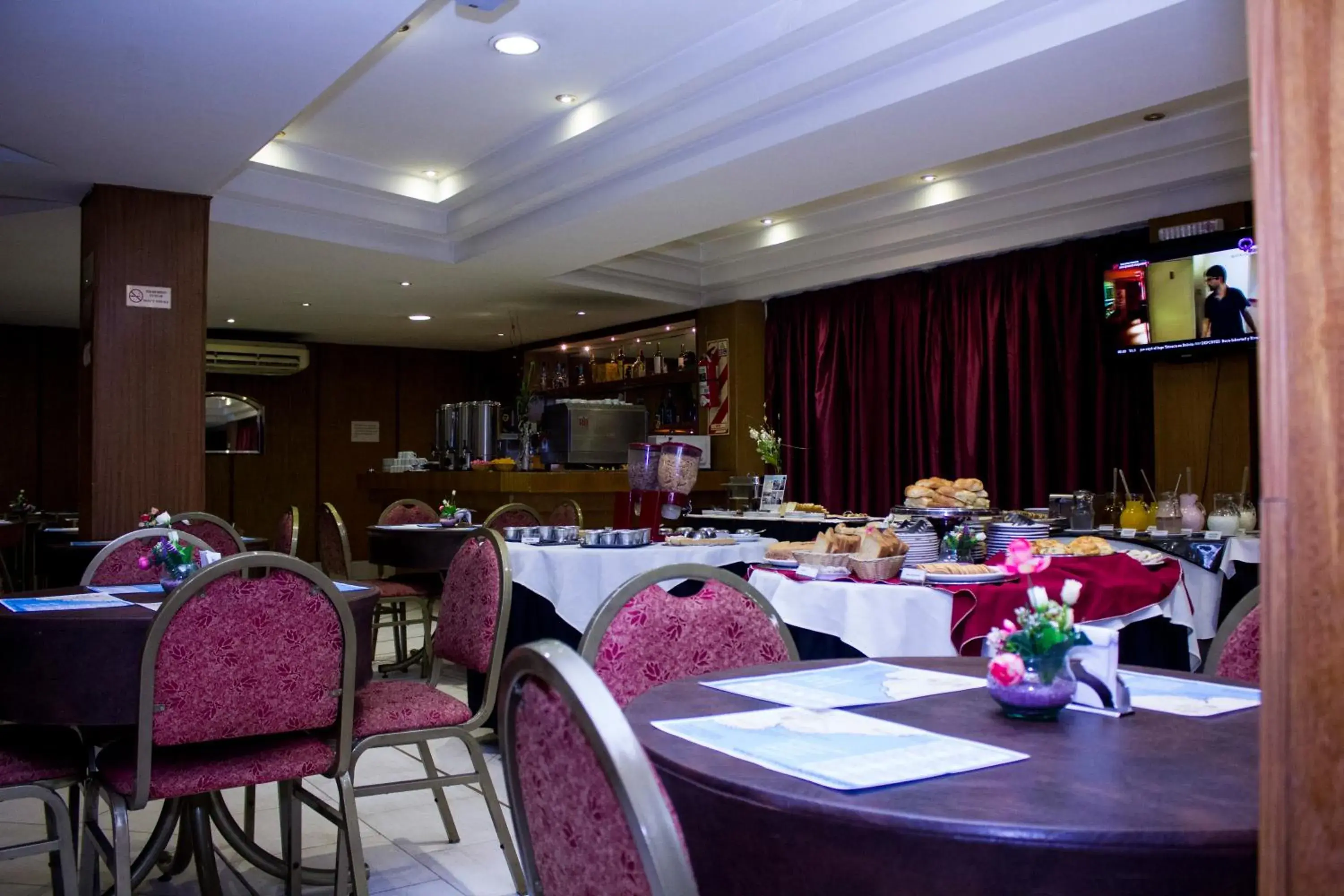 Restaurant/Places to Eat in San Remo City Hotel