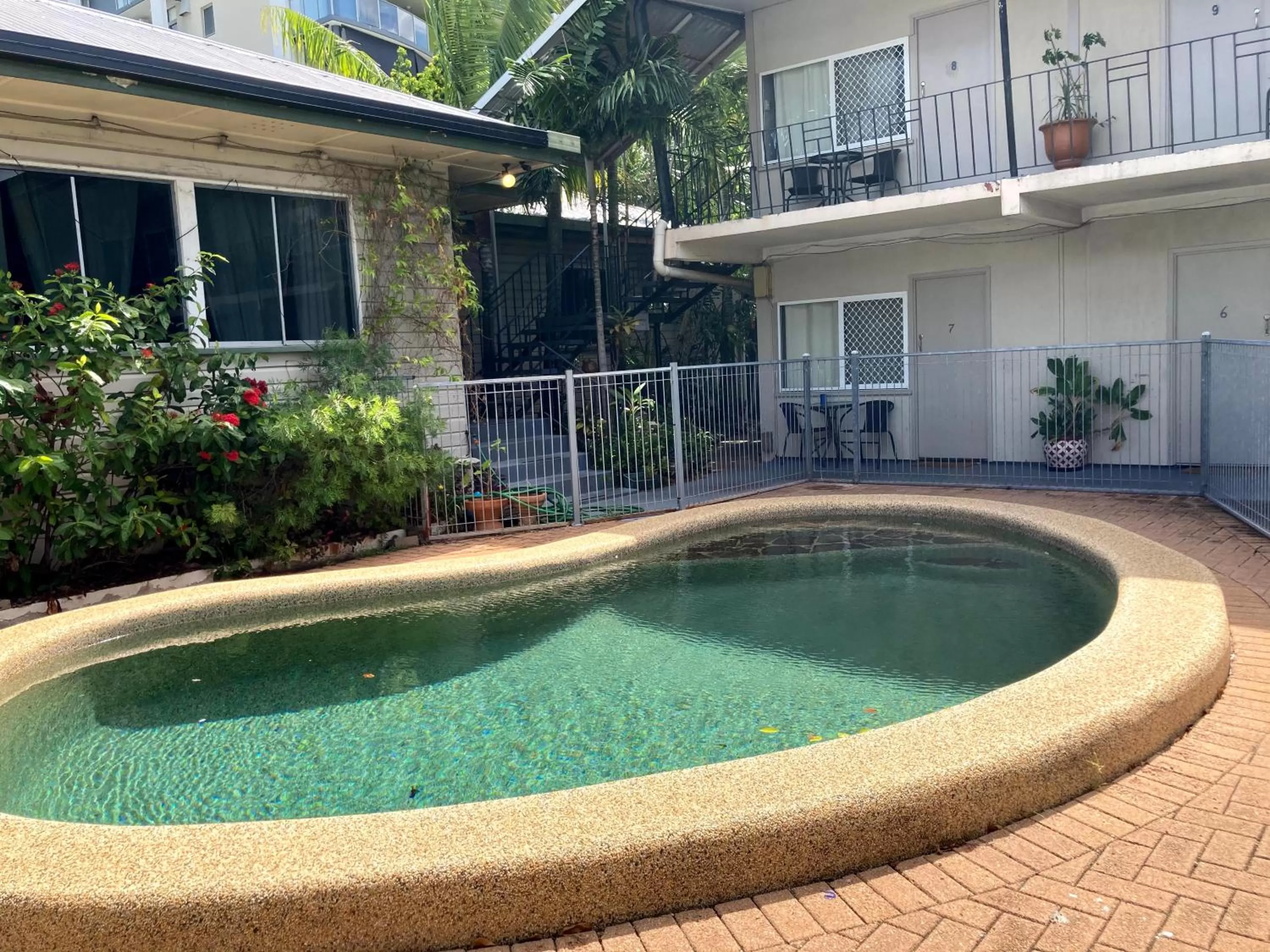 Swimming pool in Cairns City Motel