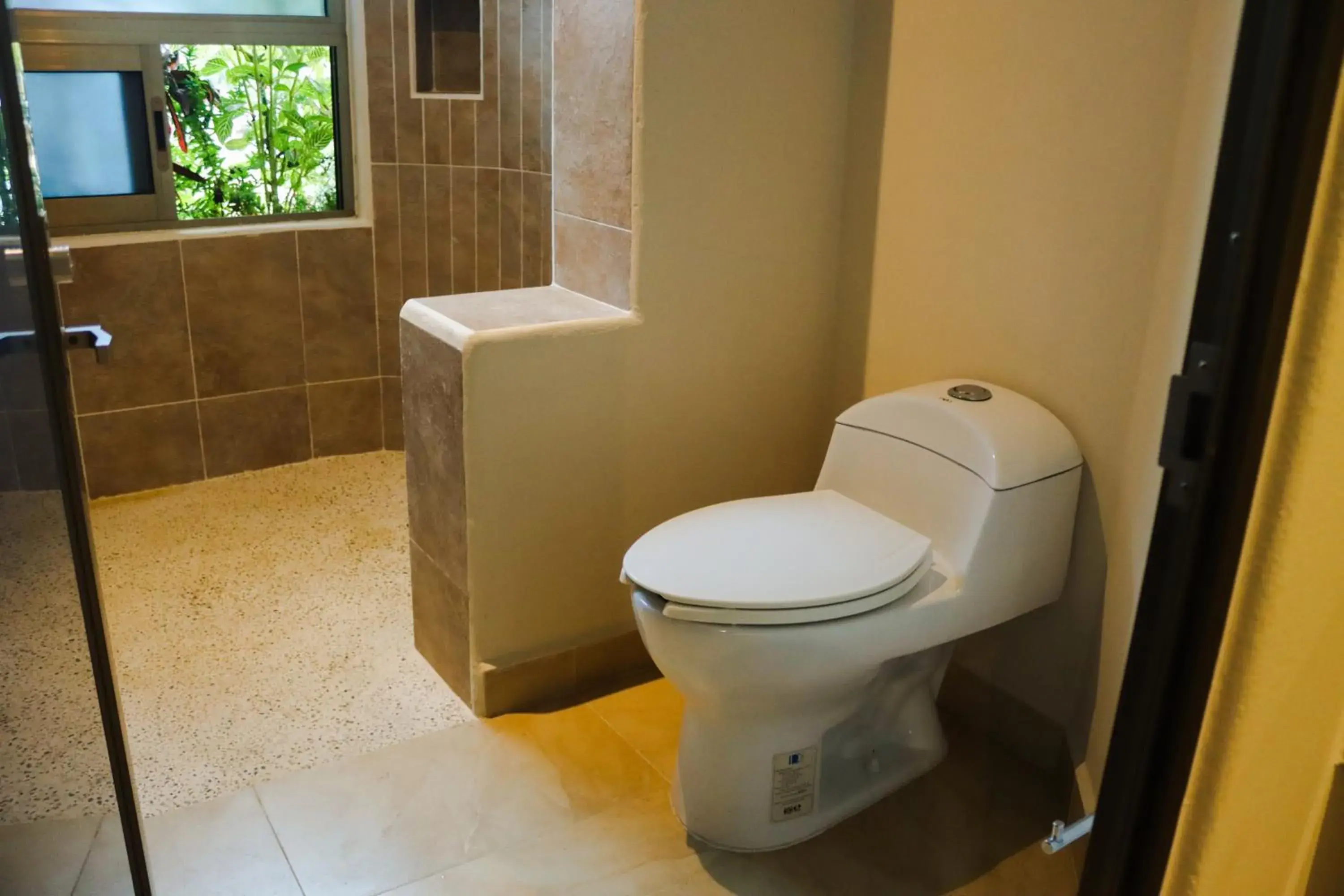 Shower, Bathroom in Hotel Casa Justina