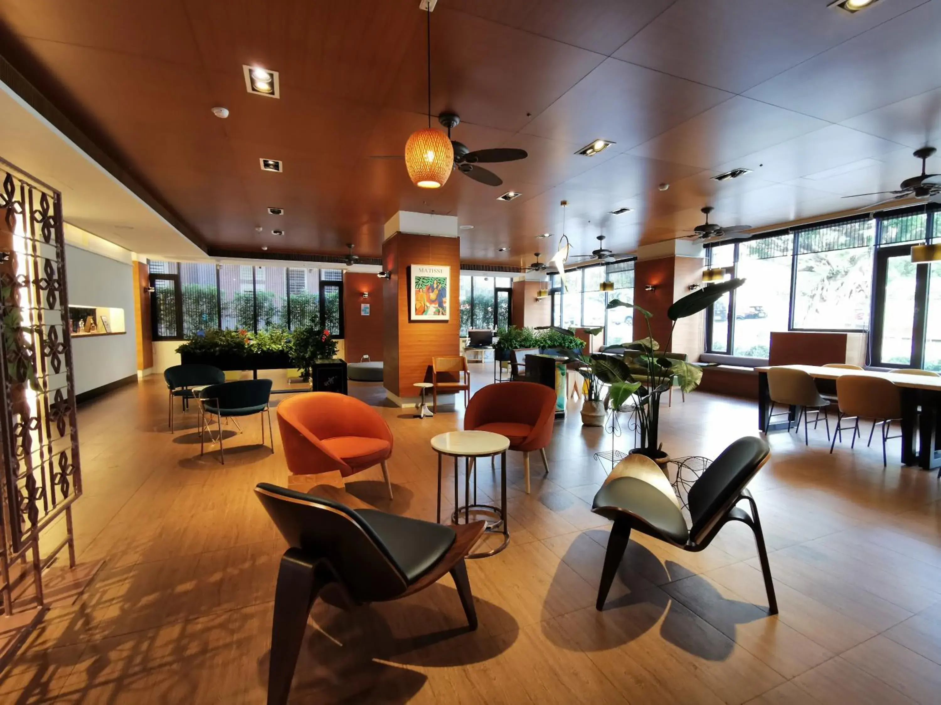 Communal lounge/ TV room, Lounge/Bar in Azure Hotel