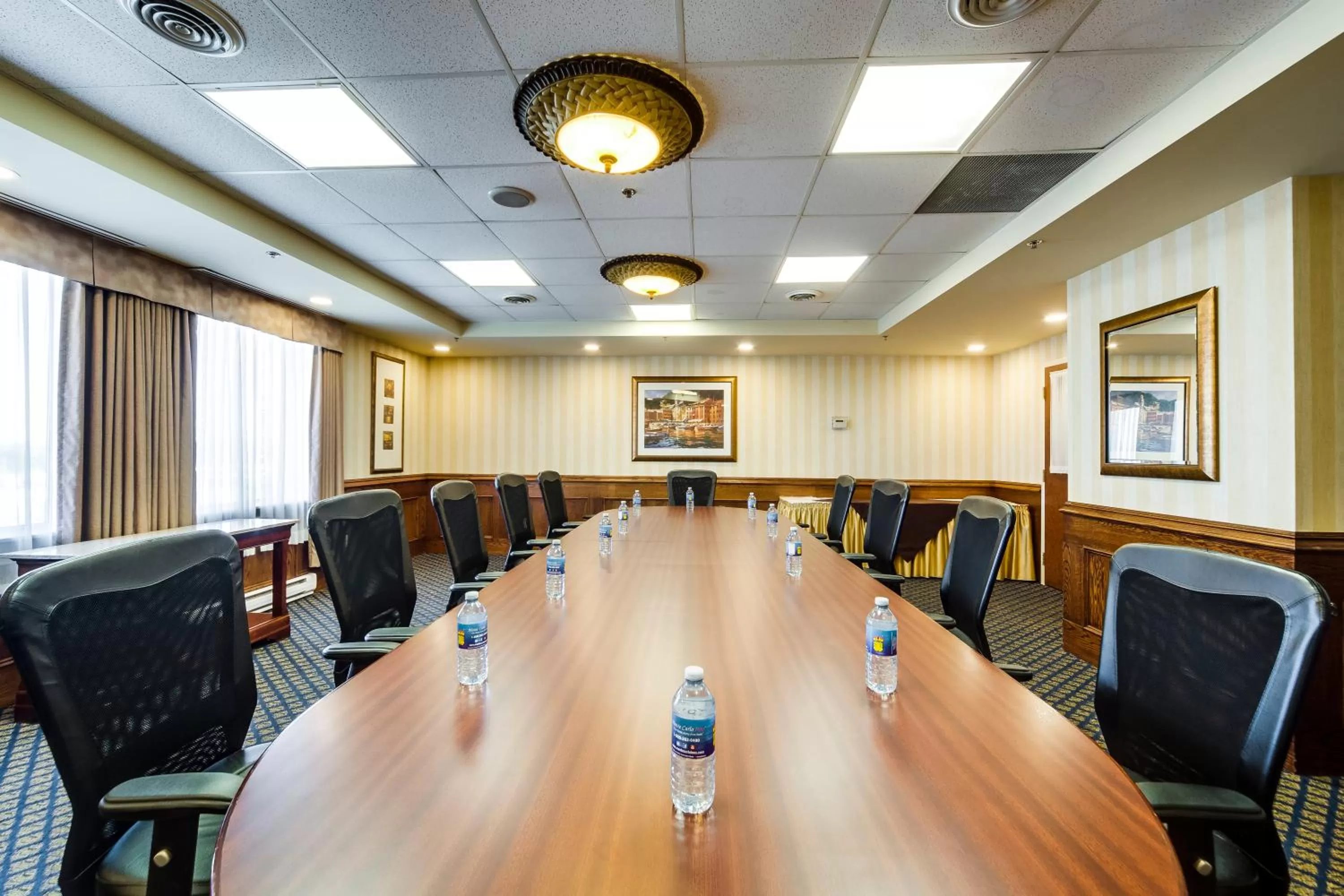 Area and facilities in Monte Carlo Inn Airport Suites