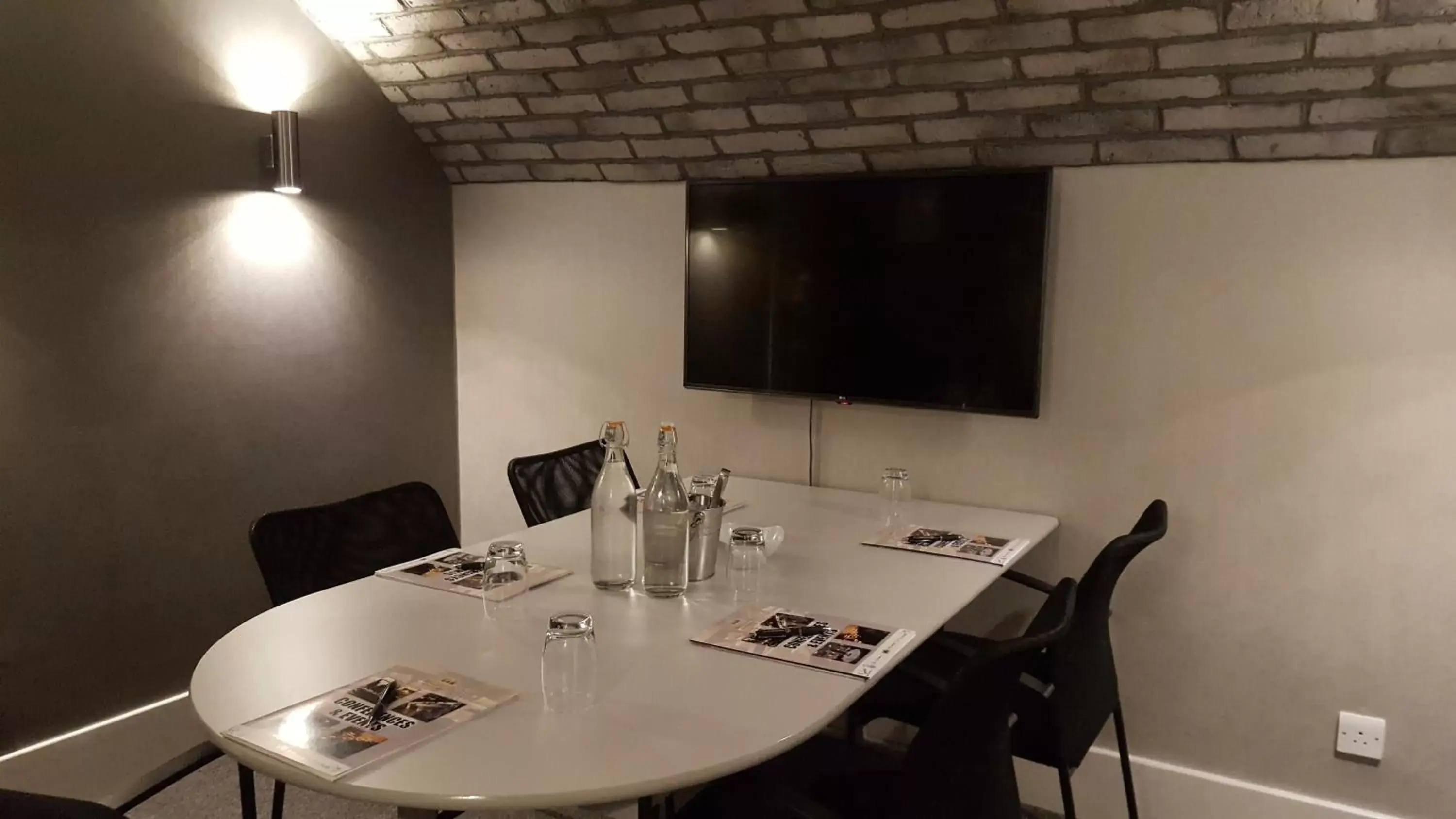 Meeting/conference room, TV/Entertainment Center in Grey Street Hotel