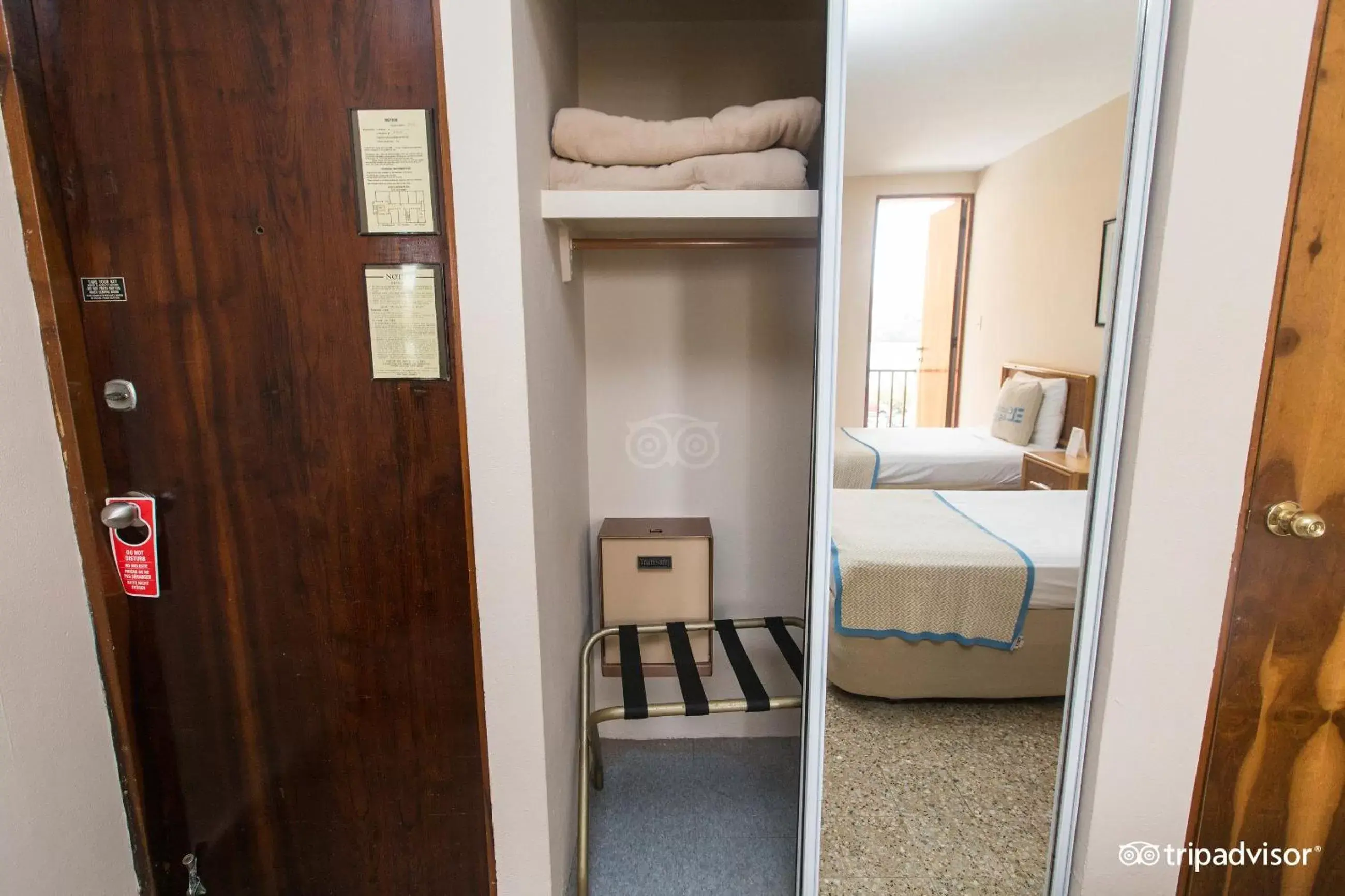 Bedroom, Bed in Canario Lagoon Hotel