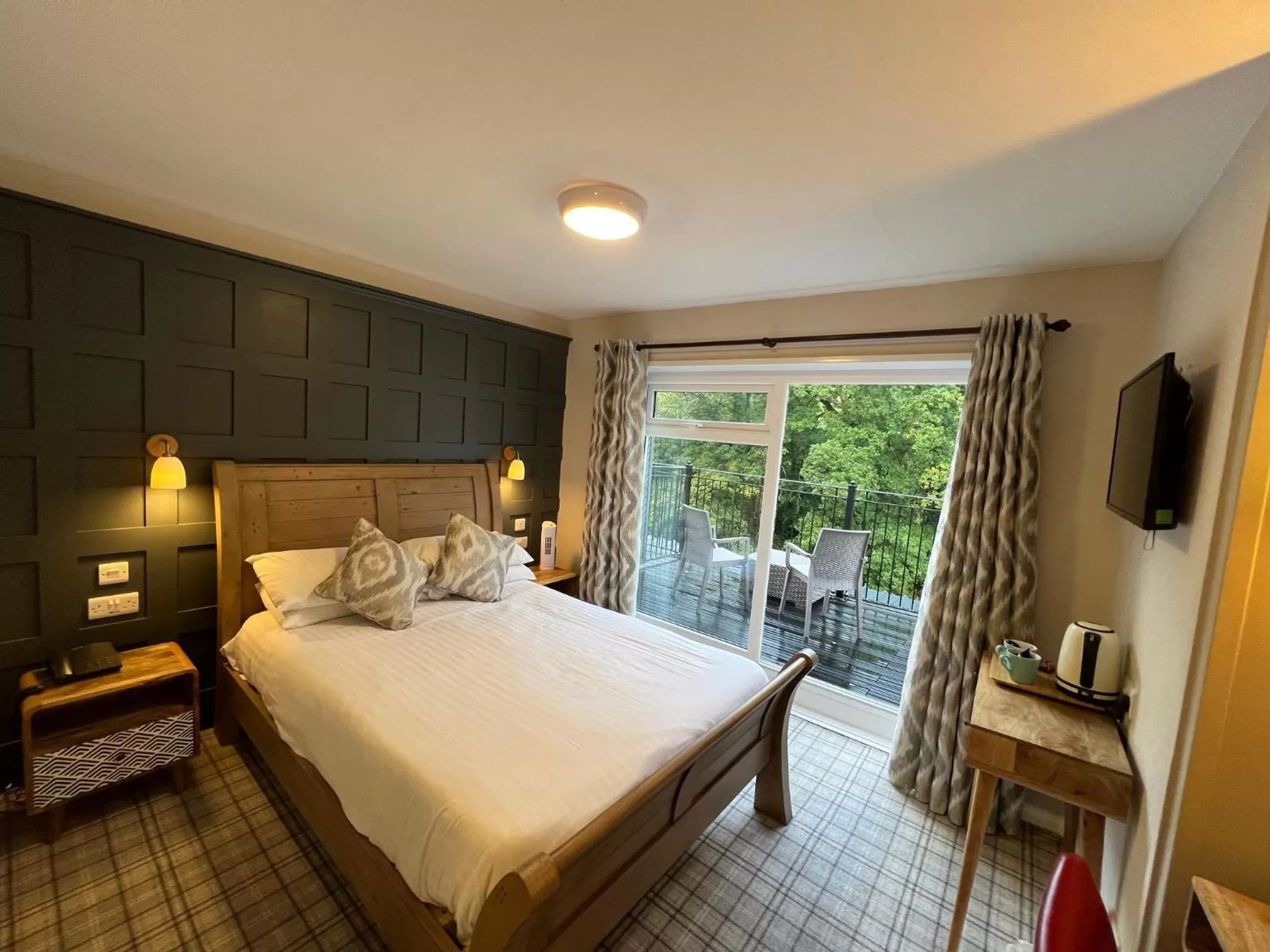 Bed in The Chainbridge Hotel