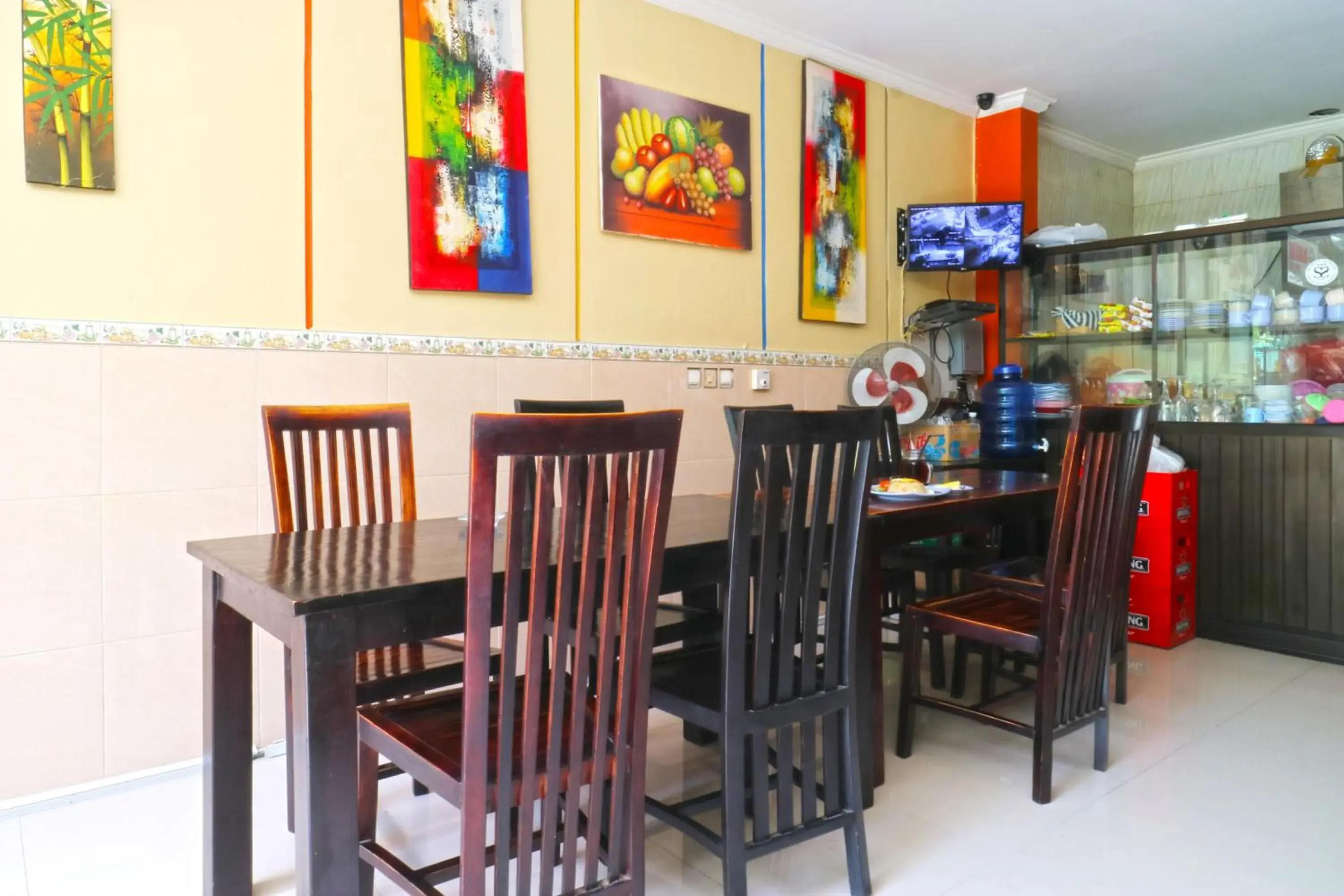 Communal kitchen, Restaurant/Places to Eat in Rena Segara House