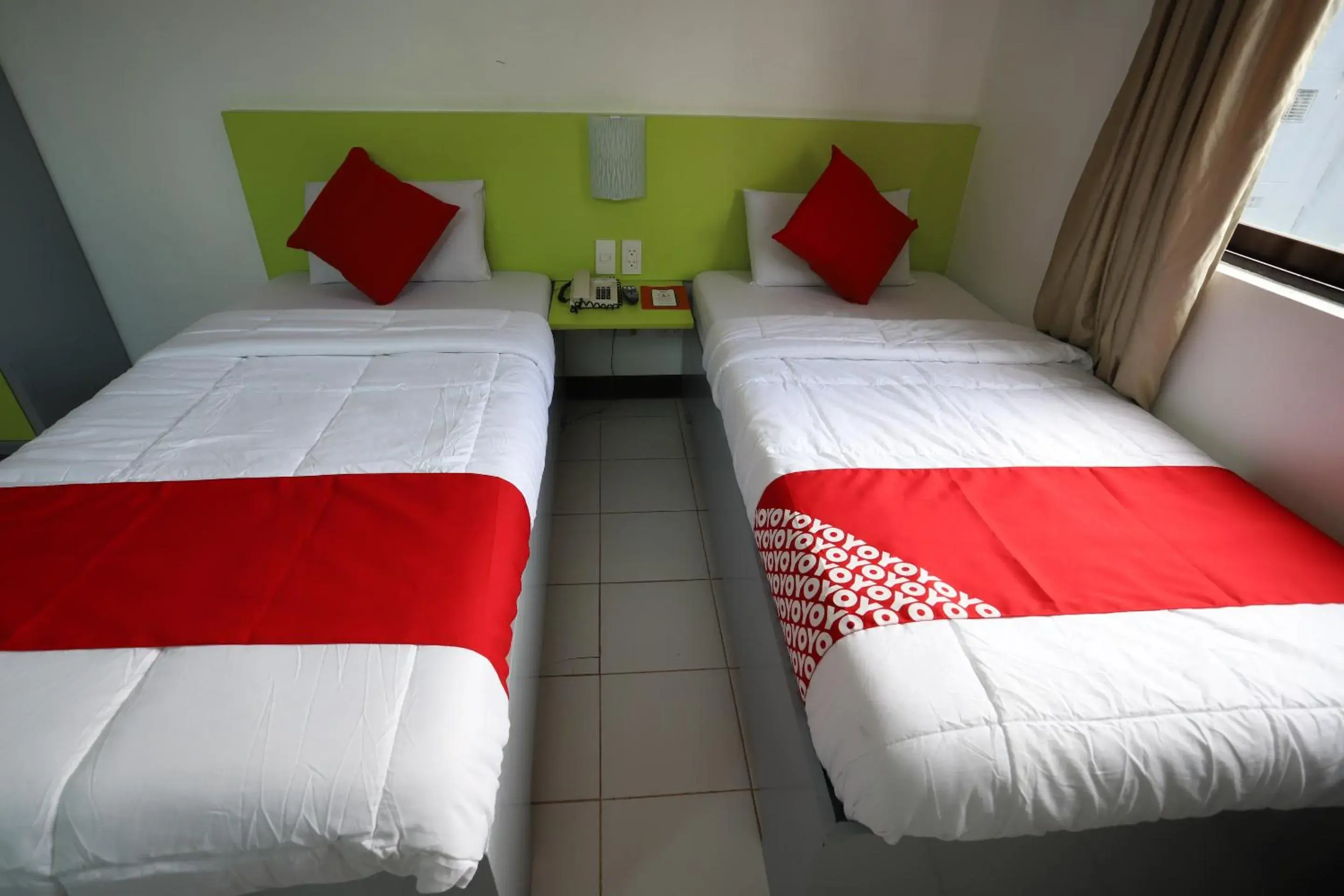 Bedroom, Bed in OYO 210 Apple Tree Suites