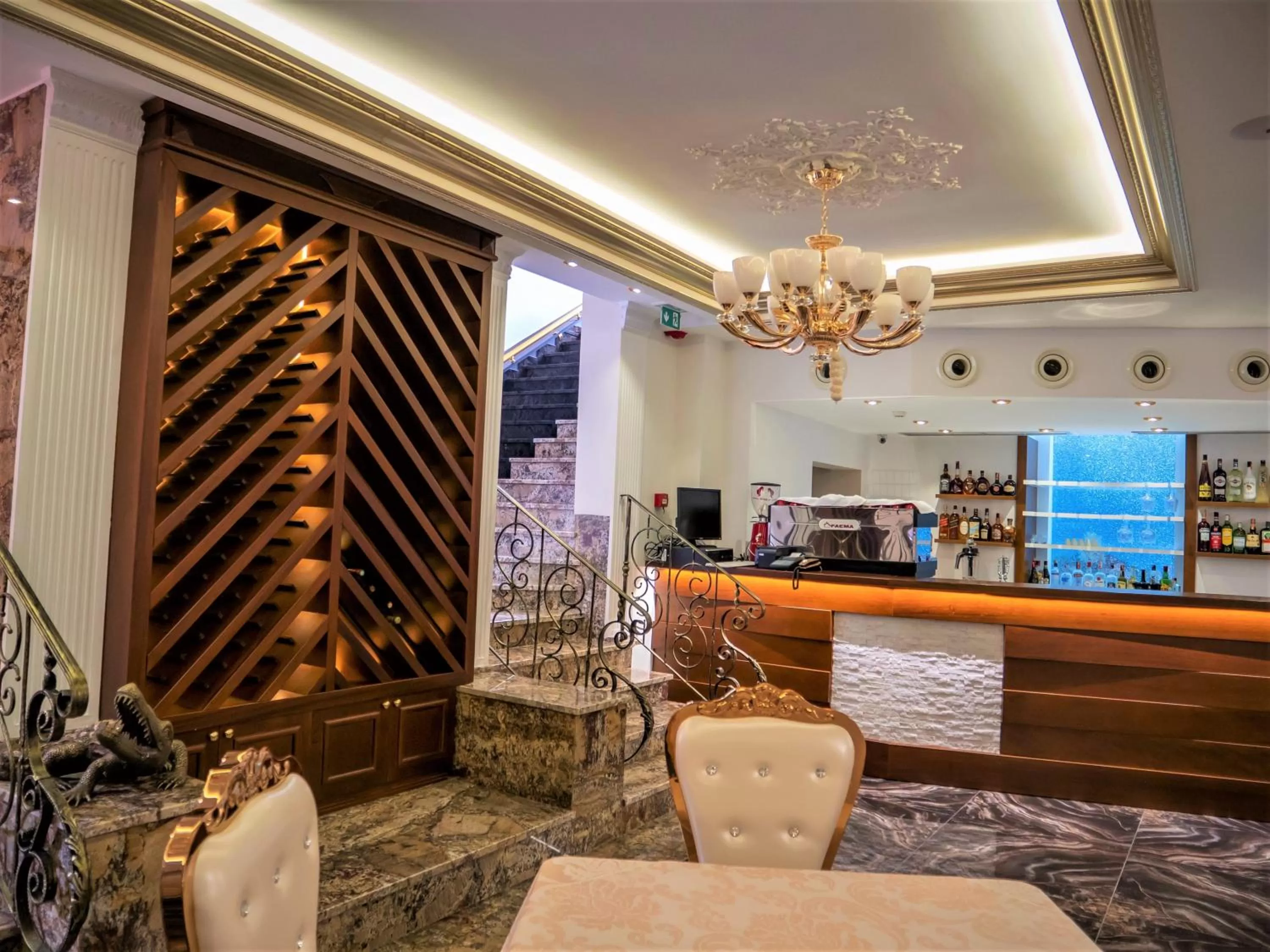 Restaurant/places to eat in Hotel Boka