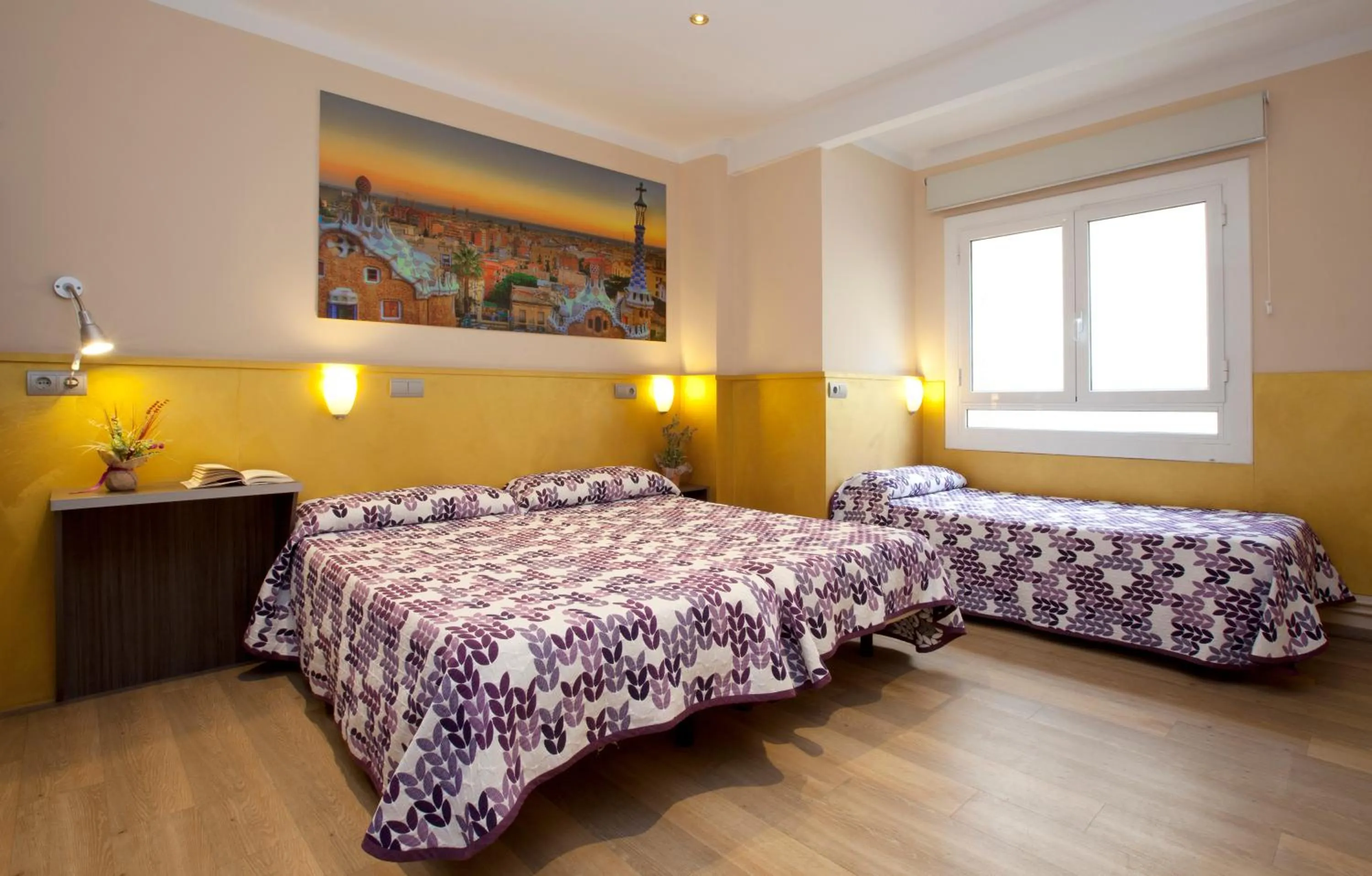 Photo of the whole room, Bed in Hostal Barcelona