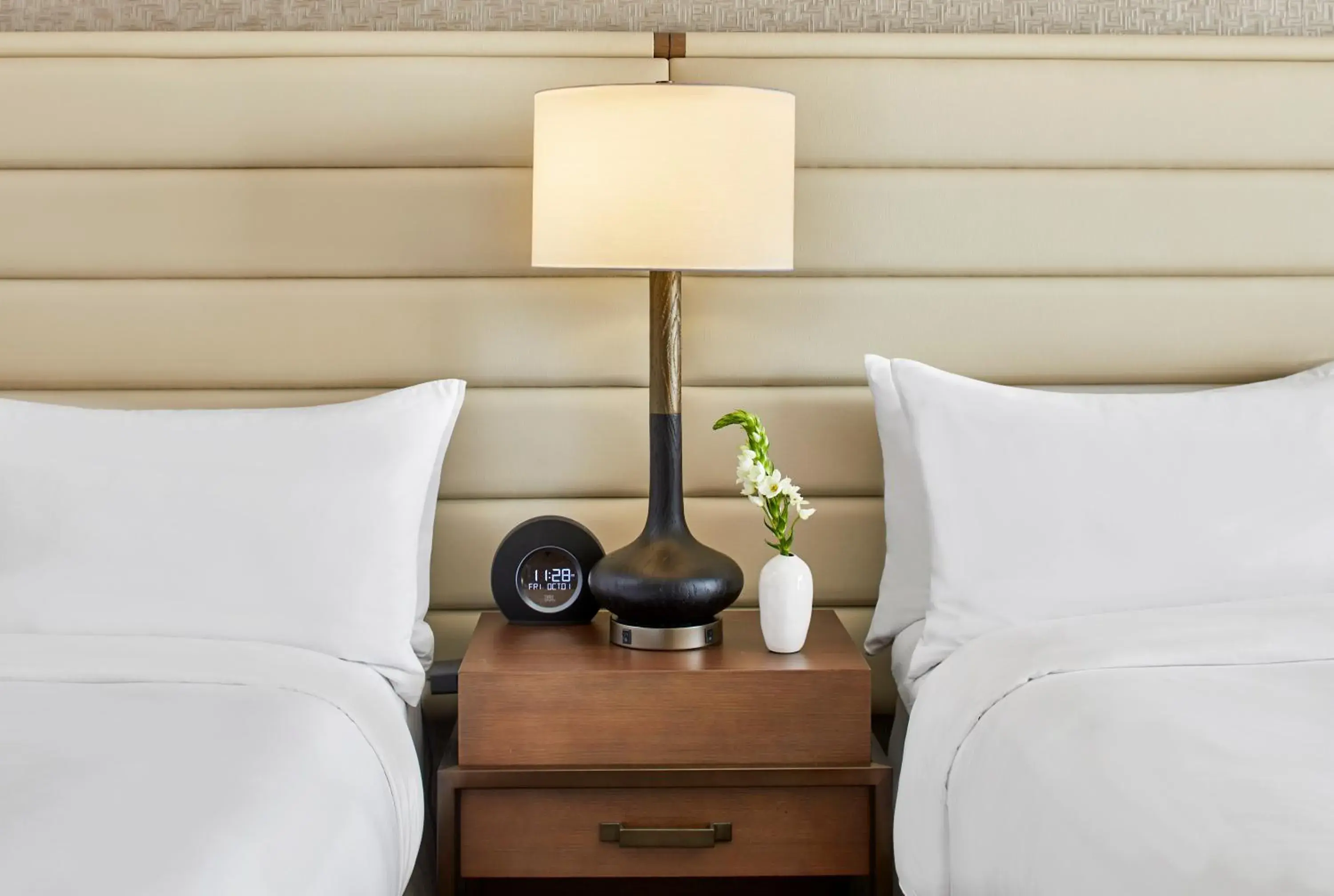 Bedroom, Seating Area in Renaissance by Marriott Mobile Riverview Plaza Hotel