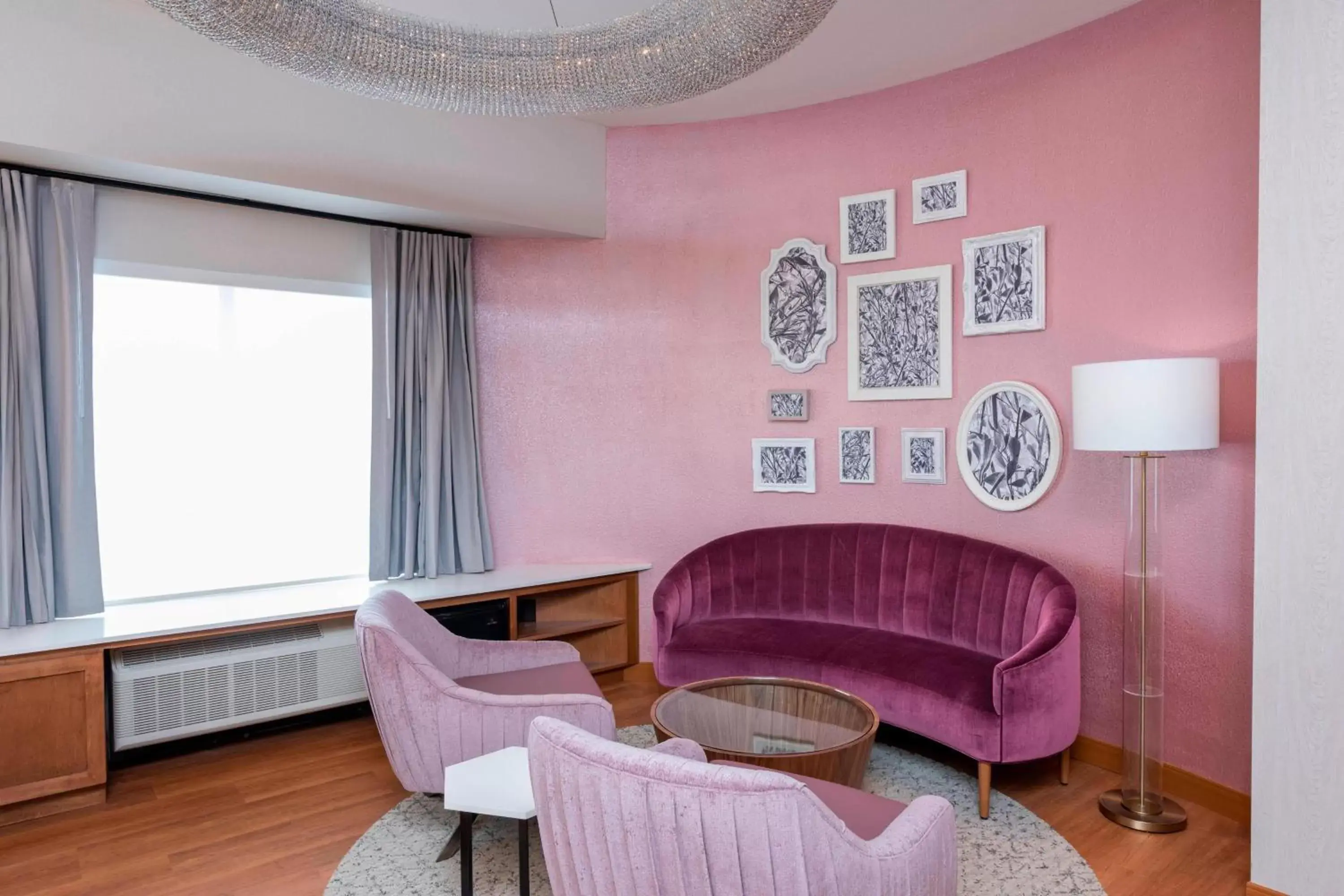Bedroom, Seating Area in Fairfield Inn & Suites by Marriott Fair Oaks Farms