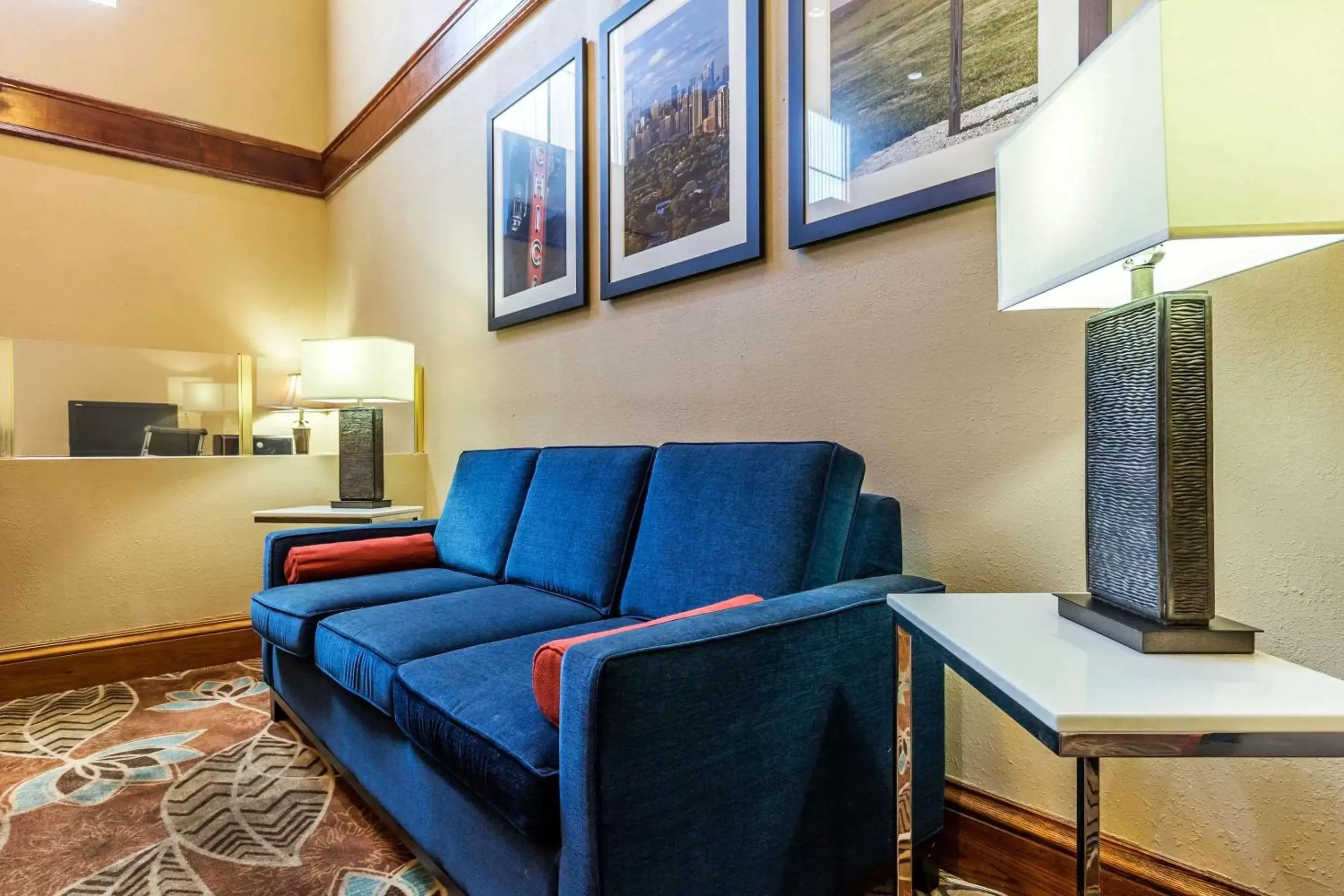 Lobby or reception, Seating Area in Comfort Suites near I-80 and I-94