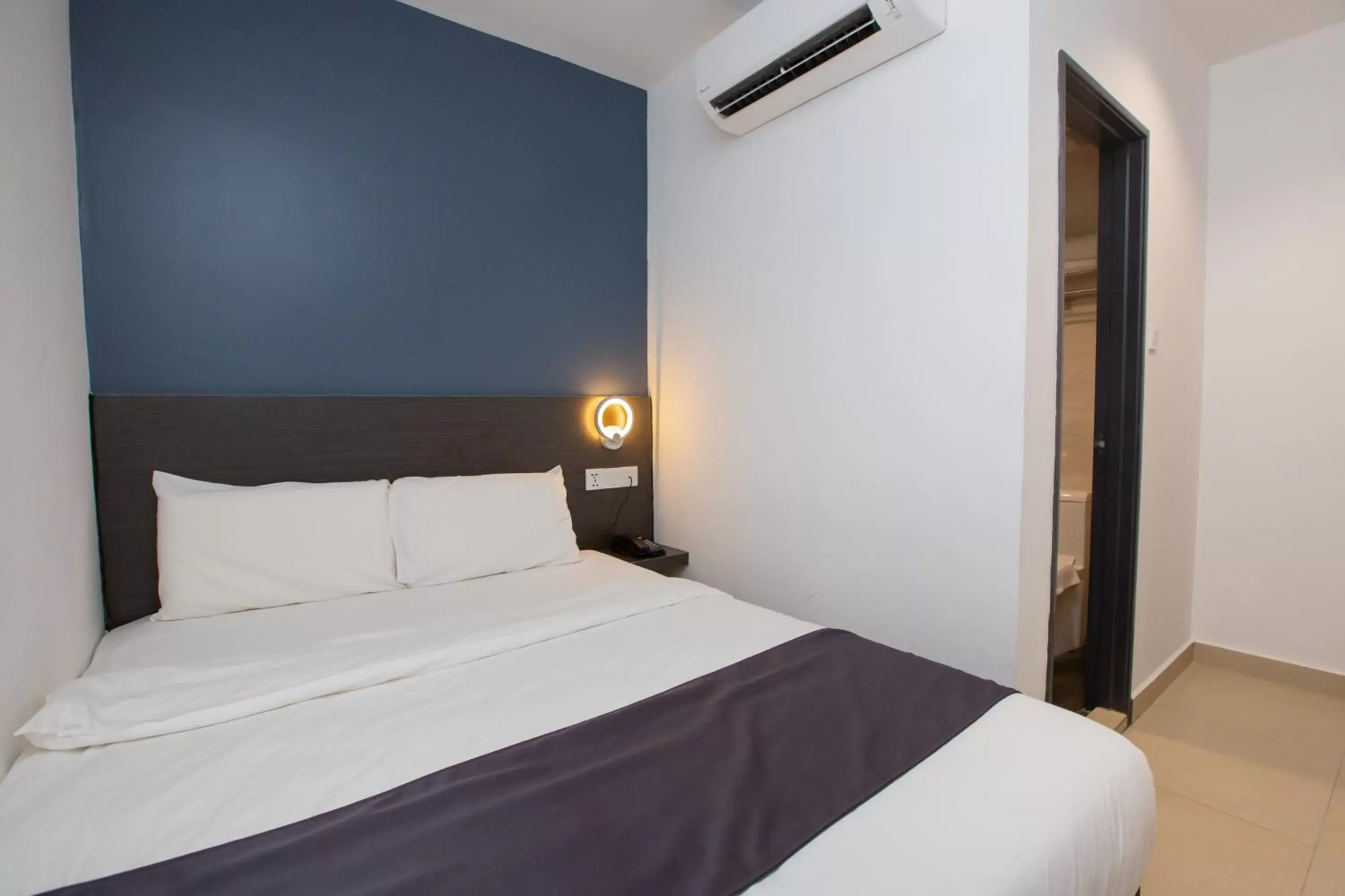 Deluxe Queen Room in 1 Hotel Signature Deluxe Queen Room in 1 Hotel Signature