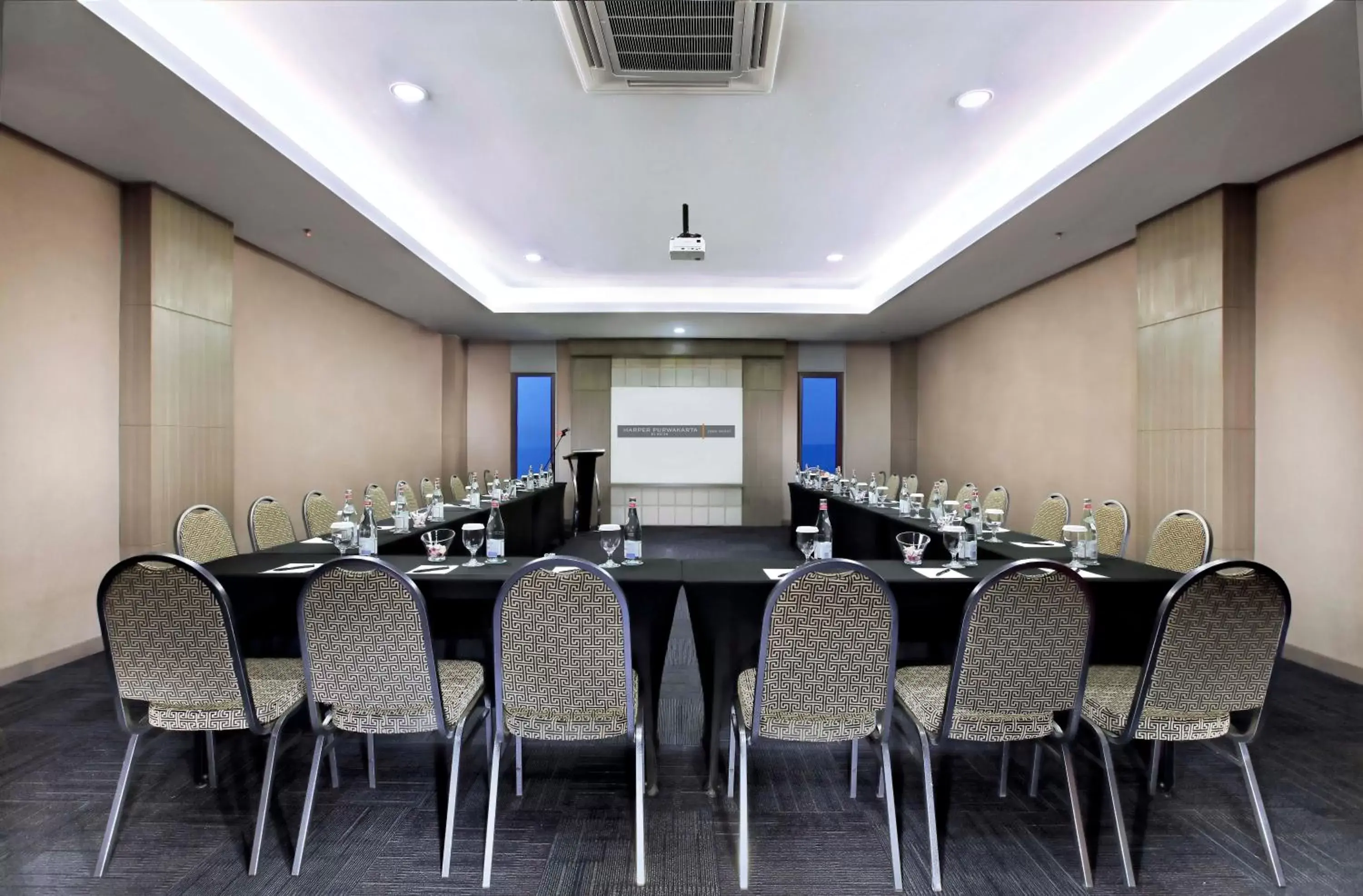 Banquet/Function facilities, Business Area/Conference Room in Harper Purwakarta by ASTON