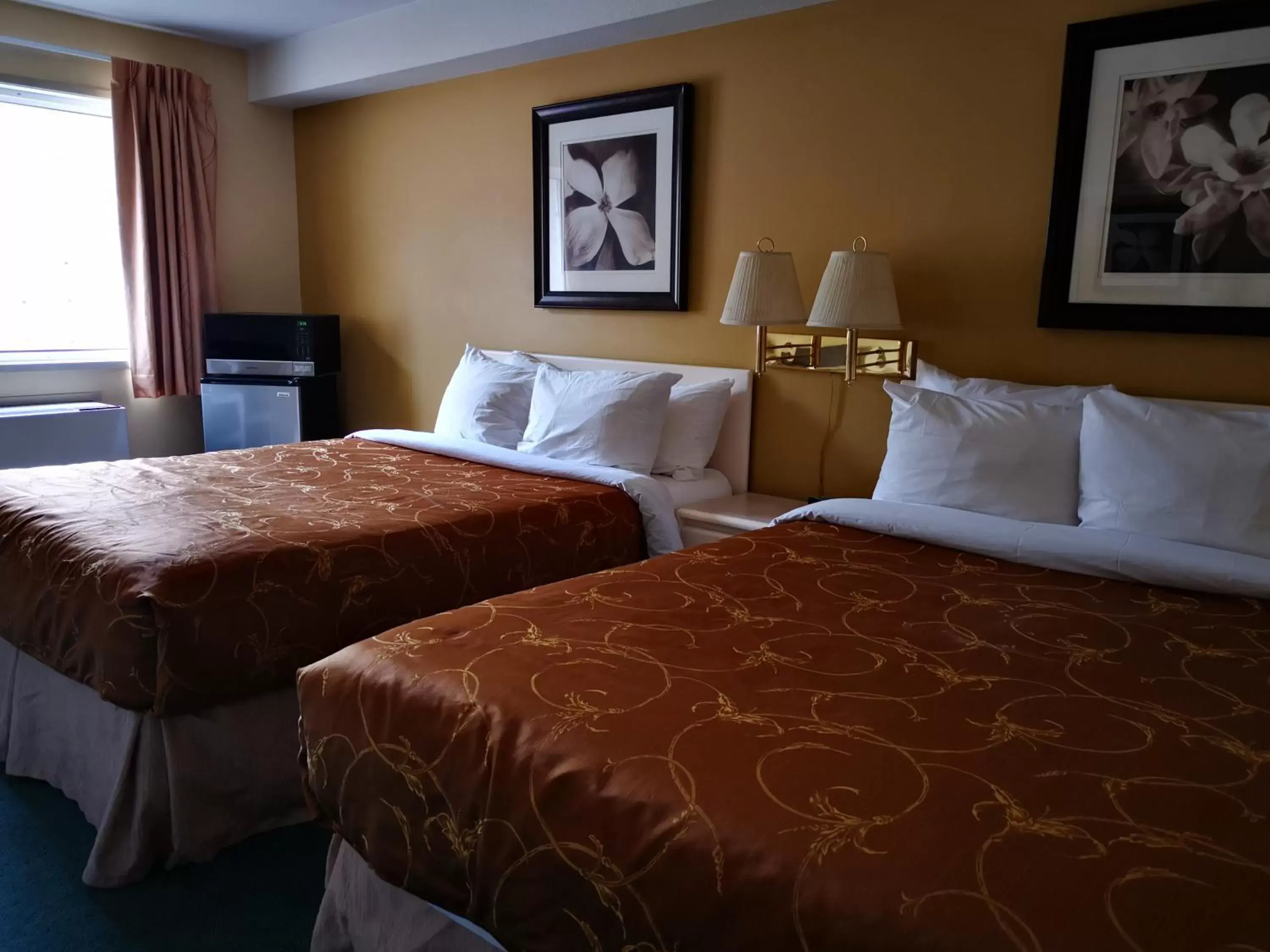 Photo of the whole room, Bed in MountainView Hotel Merritt