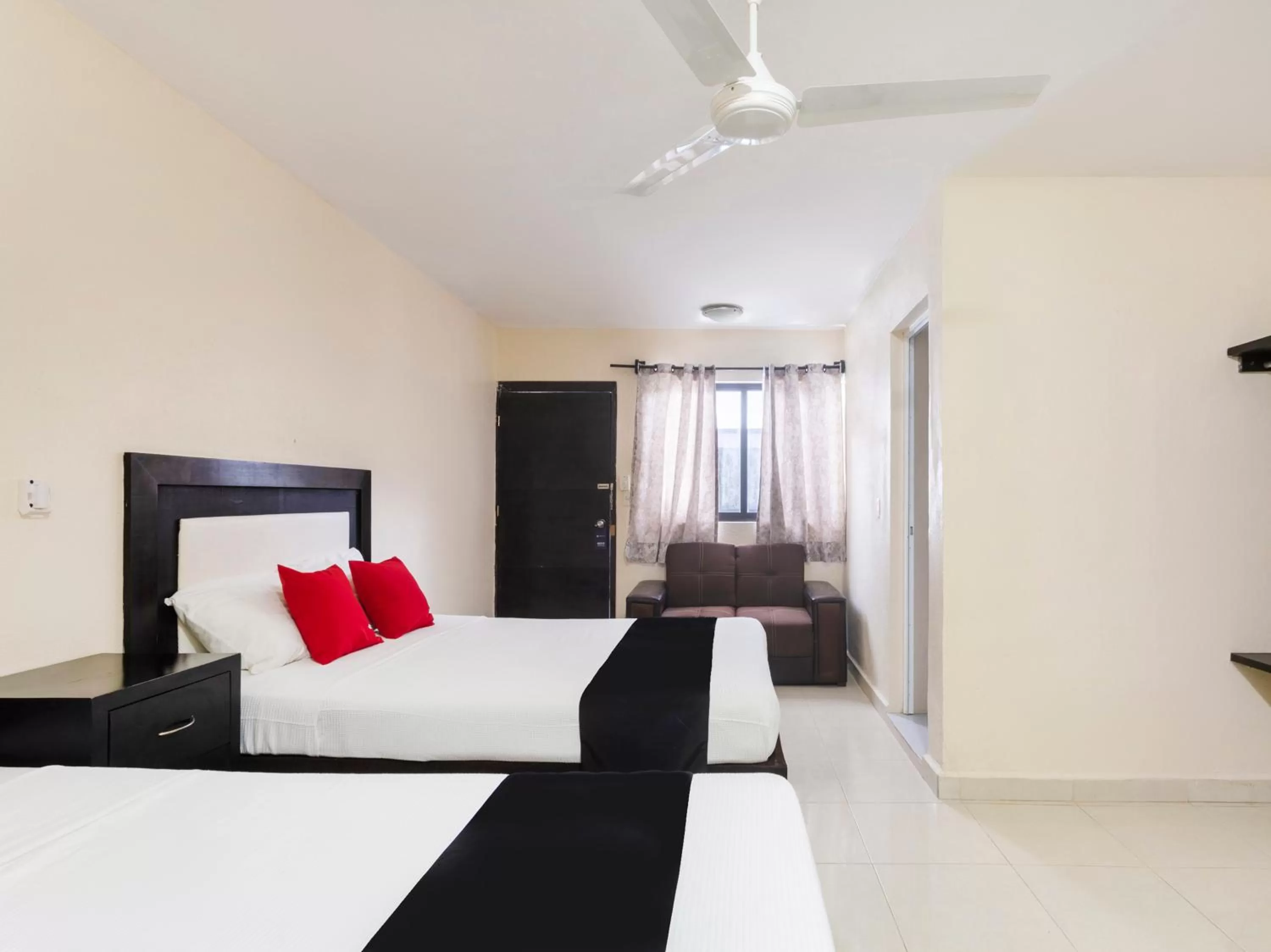 Bedroom, Bed in Hotel Jardín Cancún