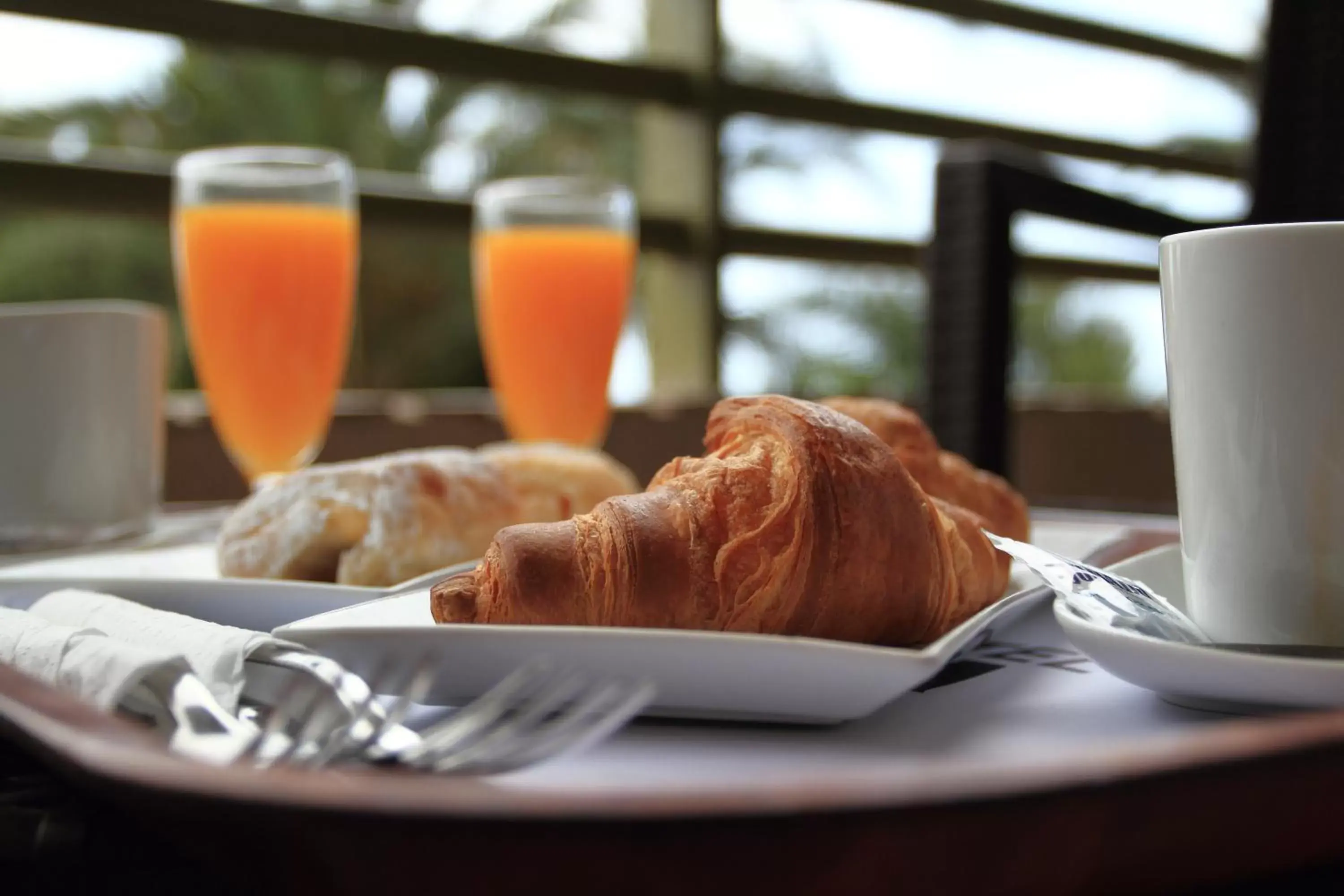 Balcony/Terrace, Breakfast in Hotel Albahia Alicante