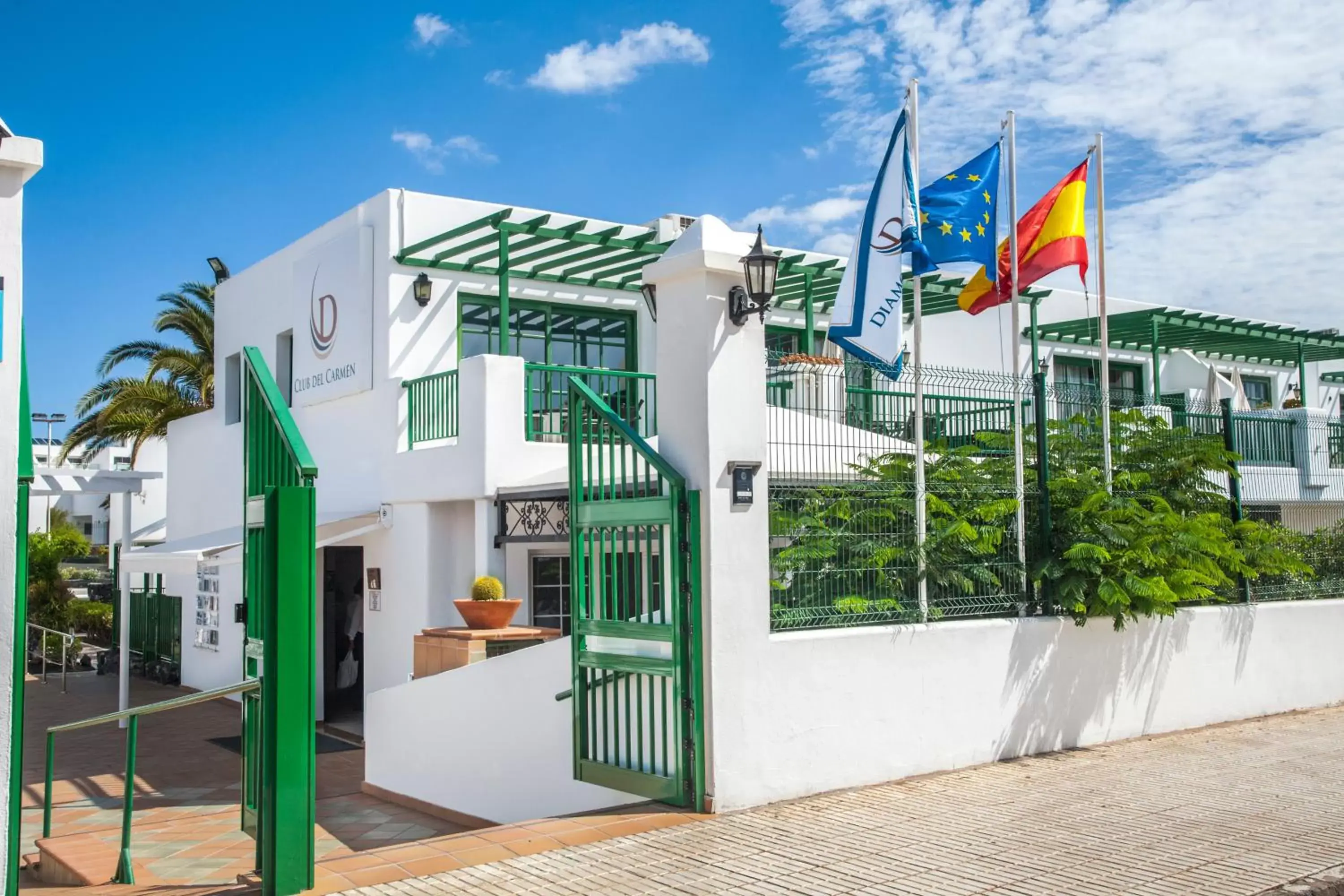 Facade/entrance, Property Building in Club del Carmen