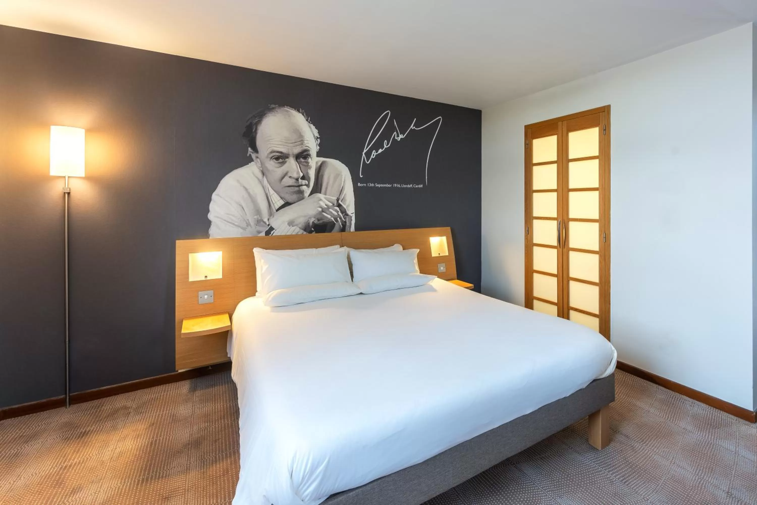 Bedroom, Bed in Novotel Cardiff Centre