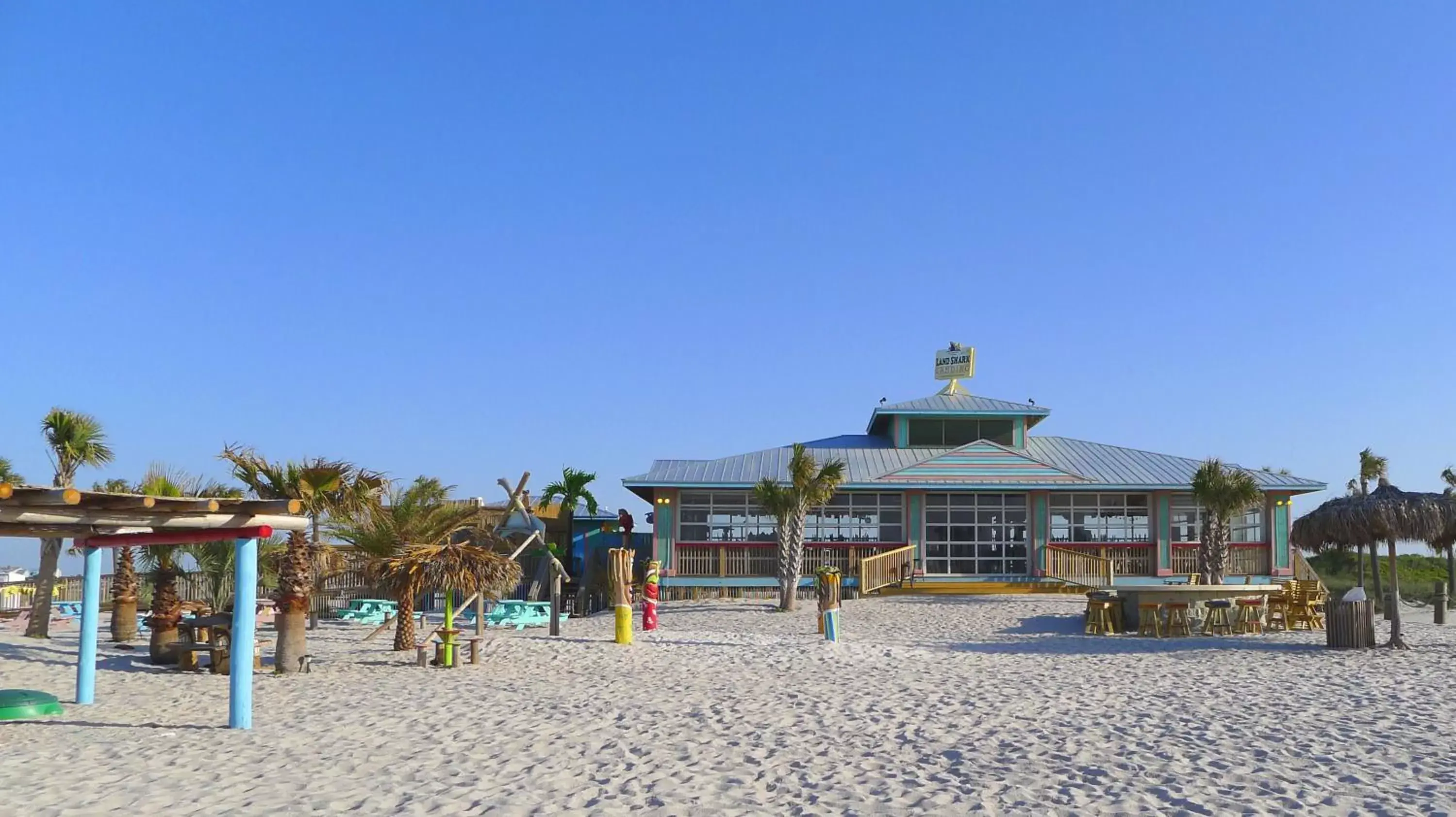 Lounge or bar in The Pensacola Beach Resort