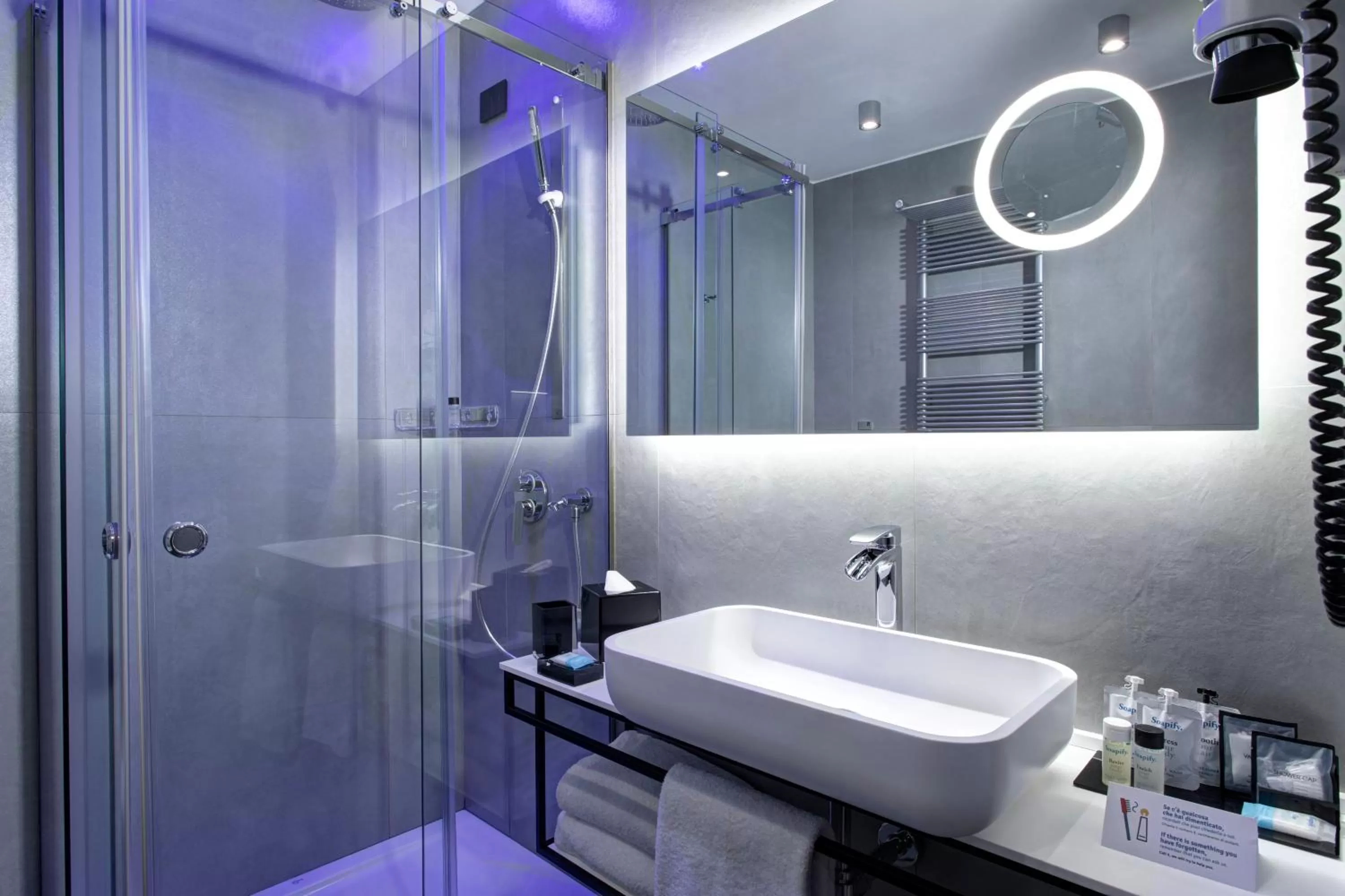 Shower in iQ Hotel Milano