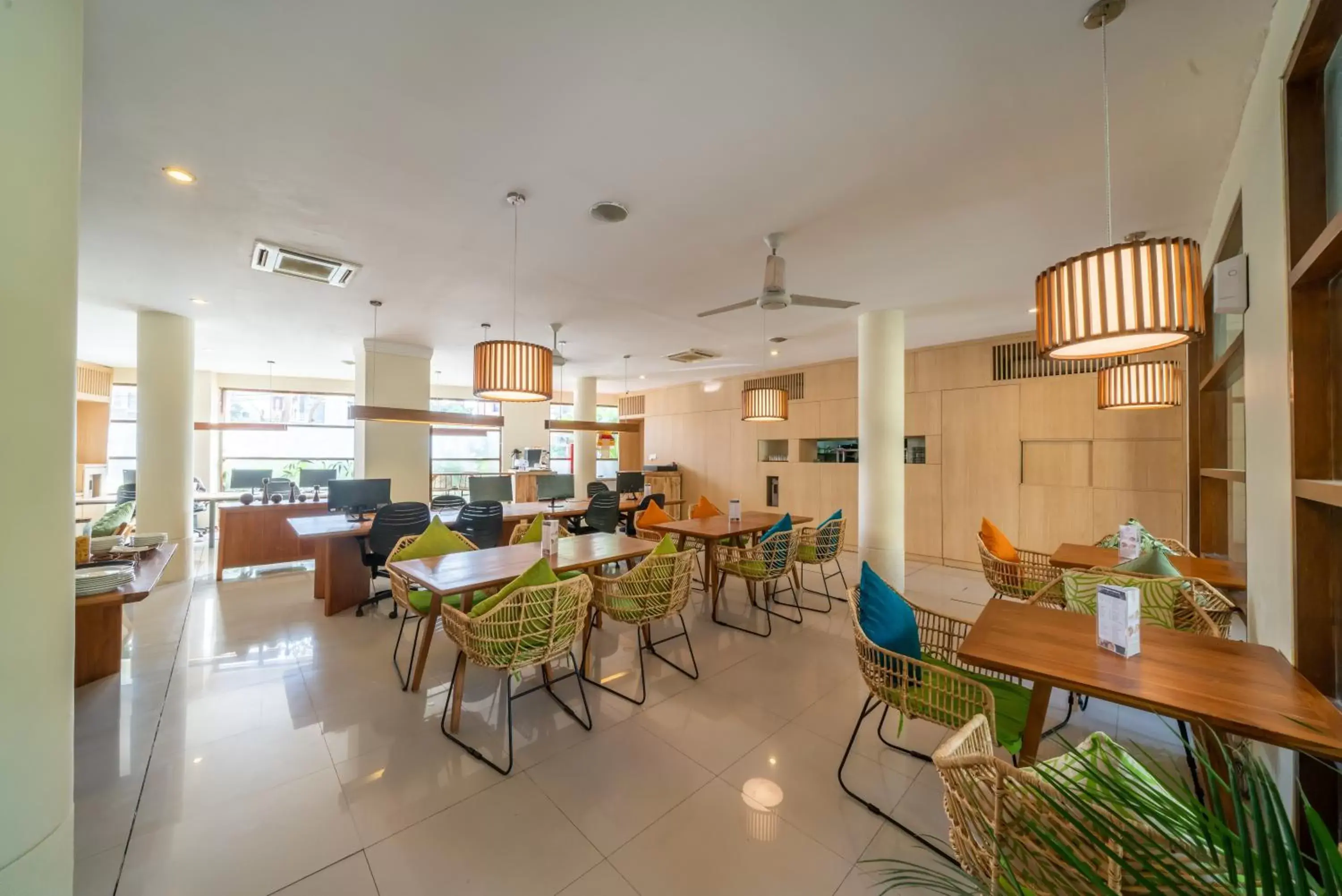 Restaurant/places to eat in Sara Residence by Nakula Restaurant/places to eat in Sara Residence by Nakula