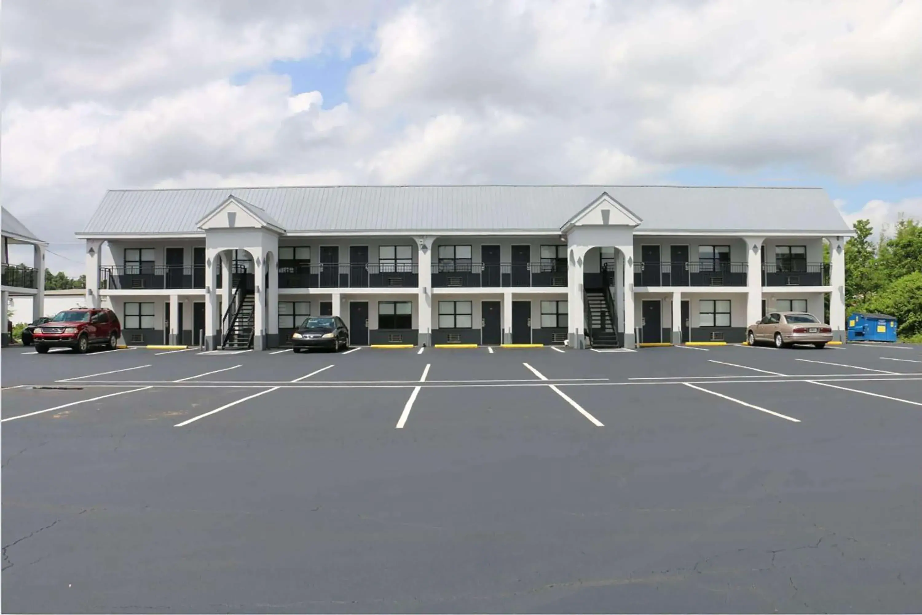 Property Building in Travelodge by Wyndham Calhoun South I-75