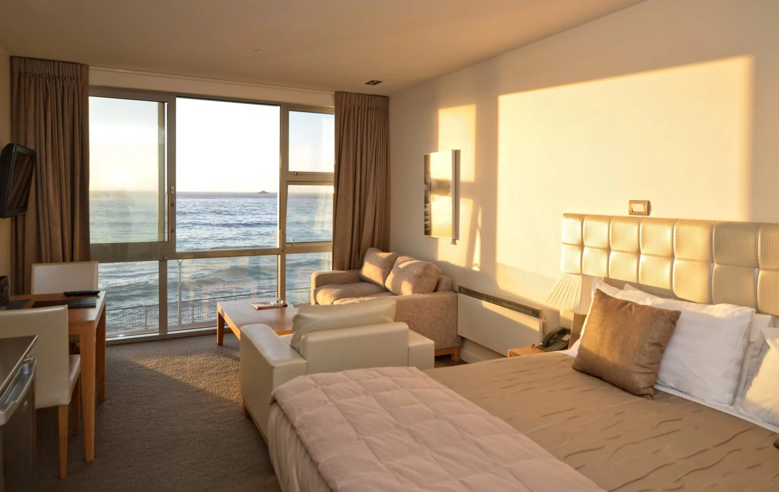 Photo of the whole room in Hotel St Clair