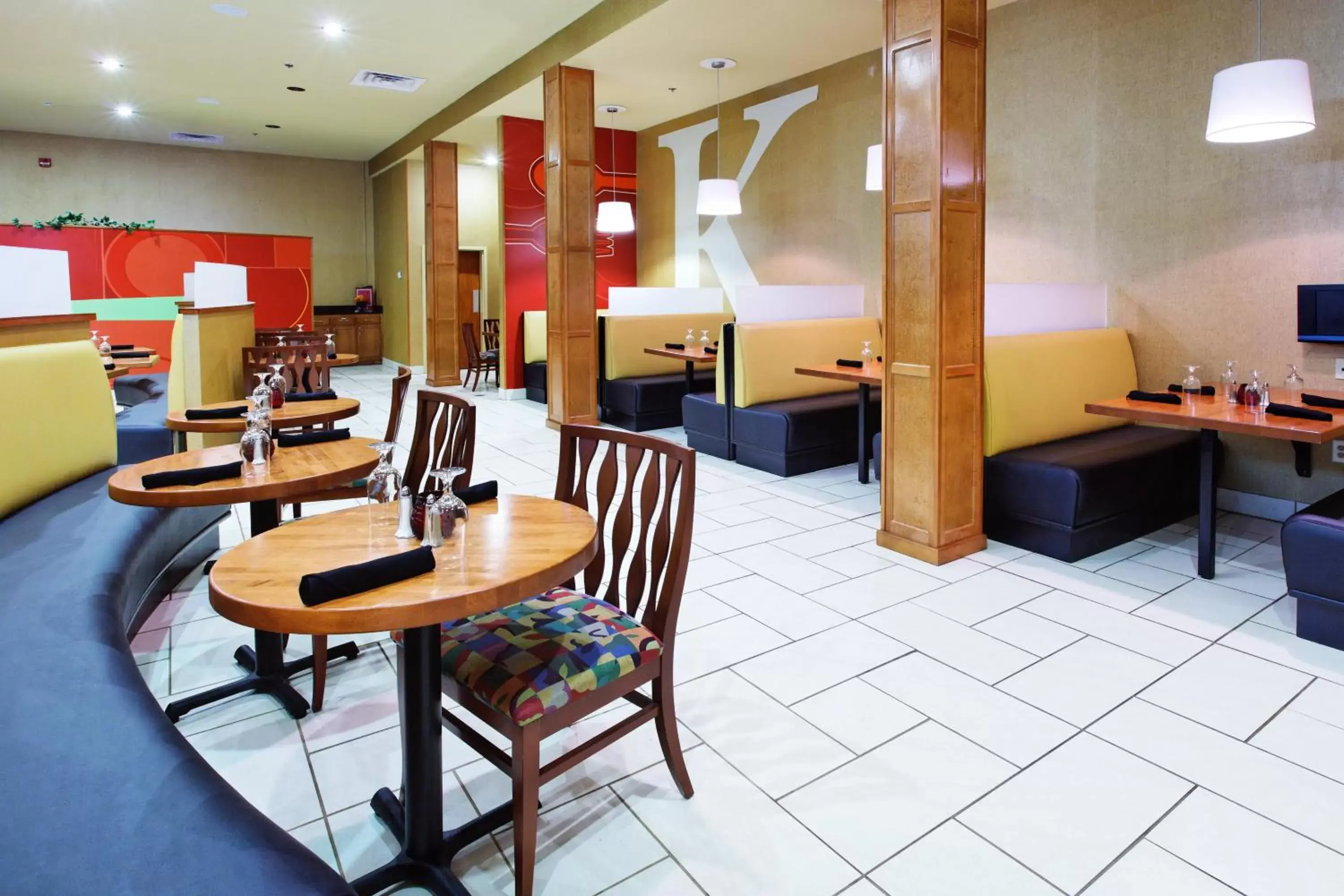 Restaurant/places to eat in Holiday Inn Hotels Batesville, an IHG Hotel