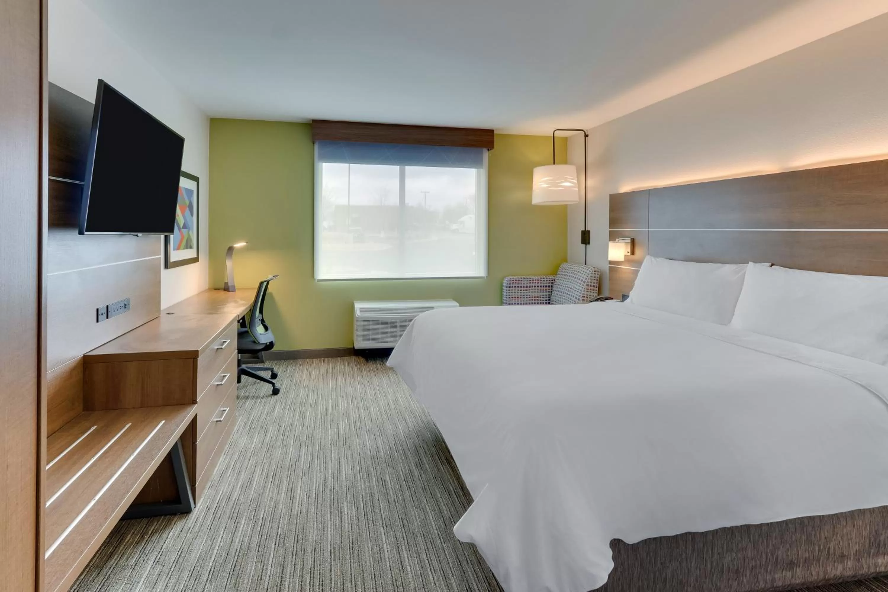 Photo of the whole room, Bed in Holiday Inn Express & Suites - Dawsonville by IHG